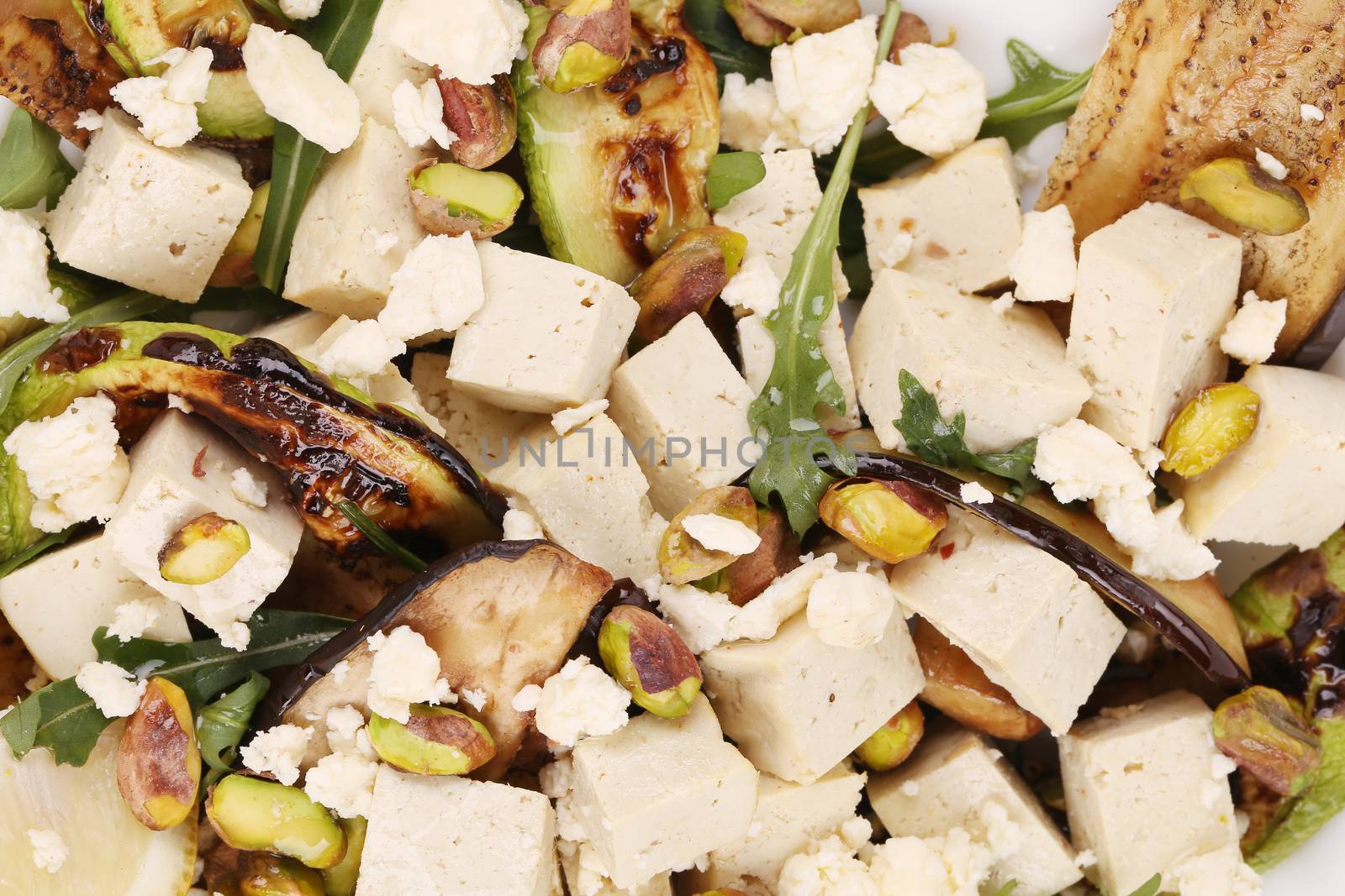 Salad with grilled vegetables and tofu