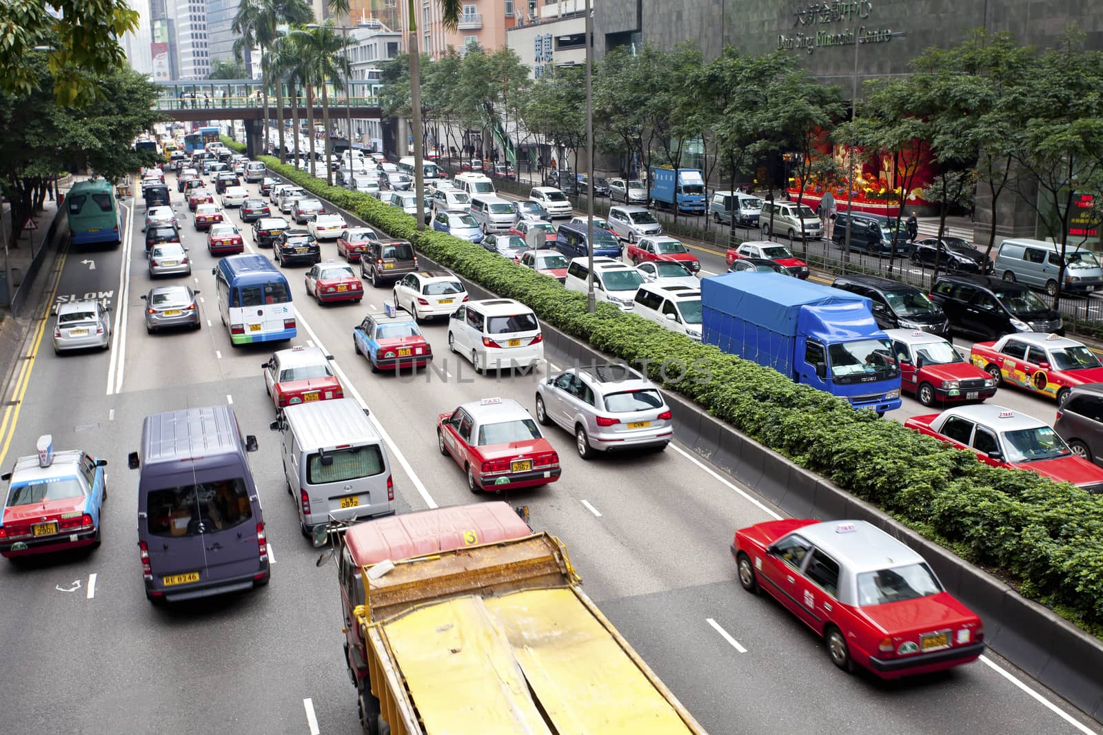 Traffic jam in Hong Kong by kawing921