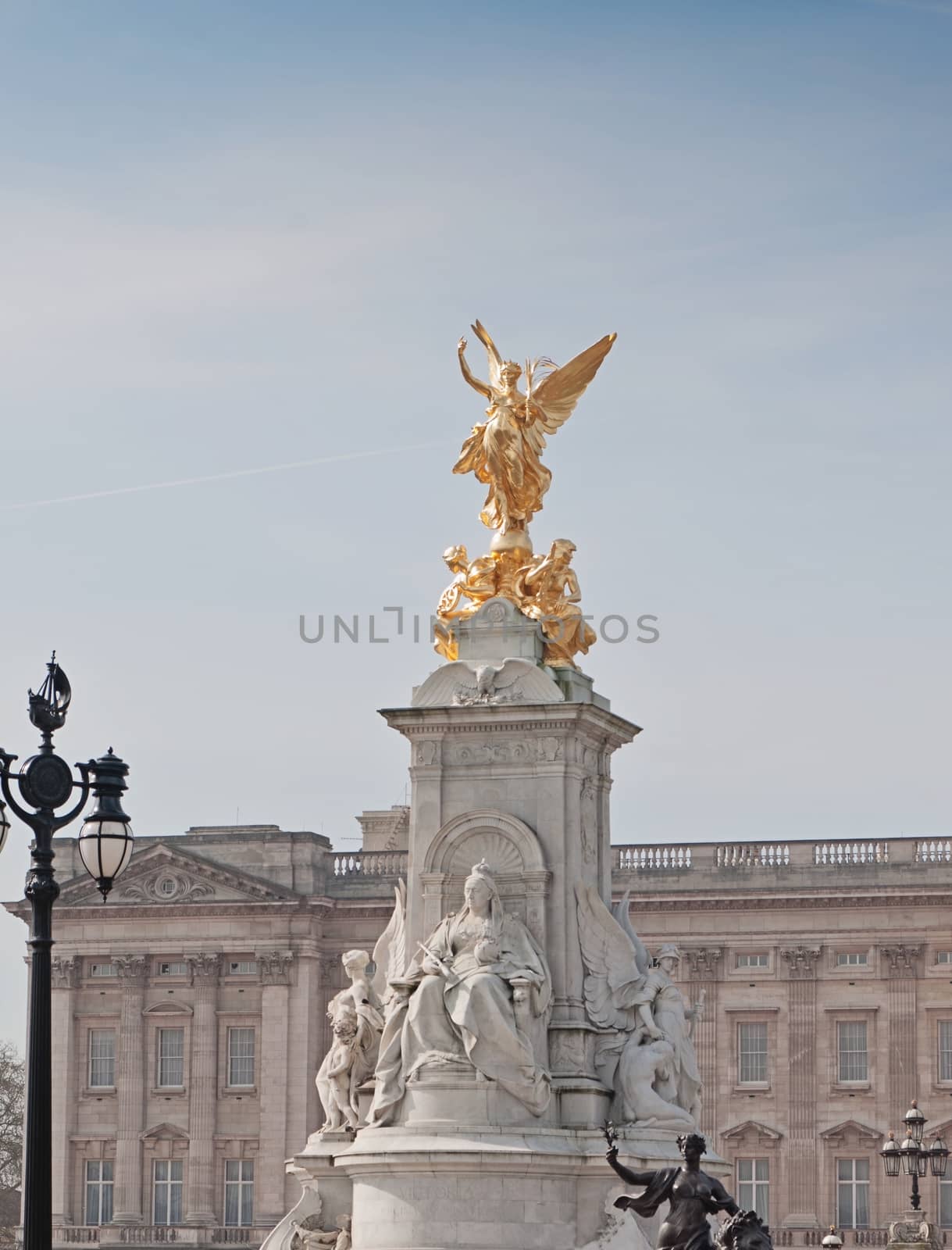 Victoria memorial in front of Buckingam palace in London