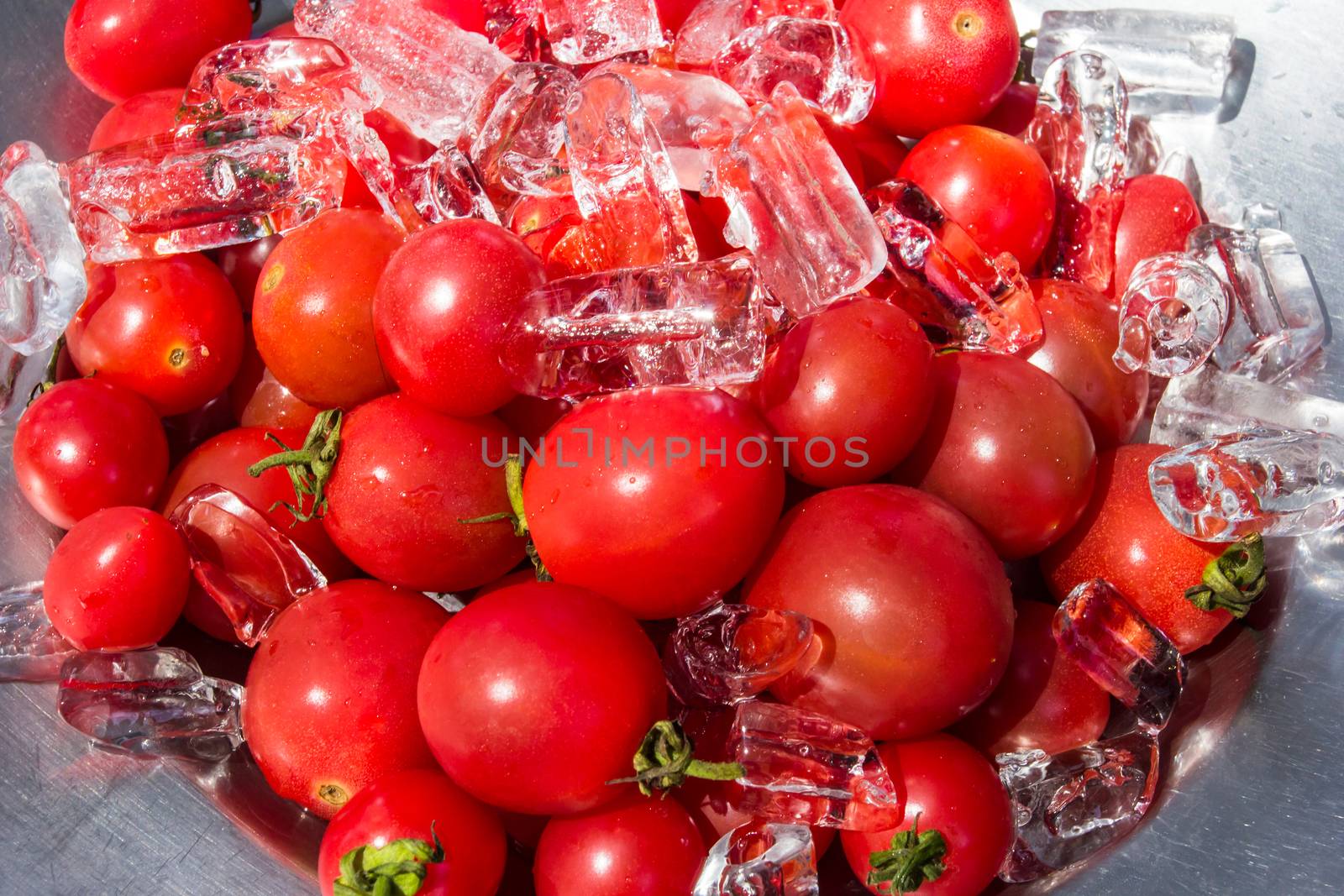 Queen tomatoes with ice 