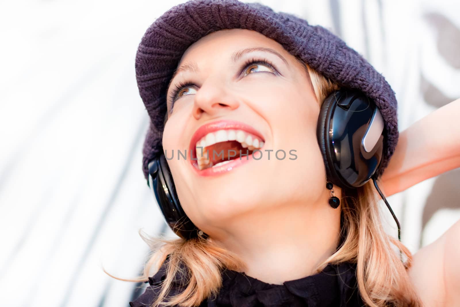 Blonde lady listening to the music. by kasto