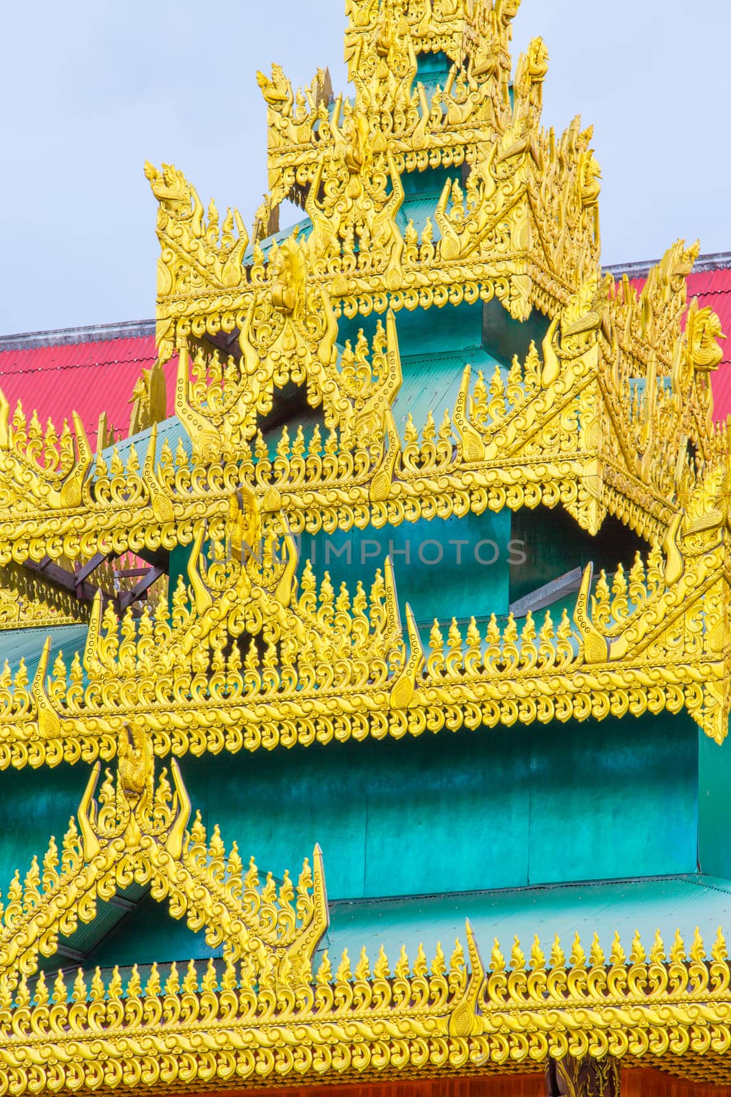 Burmese temple by tuchkay