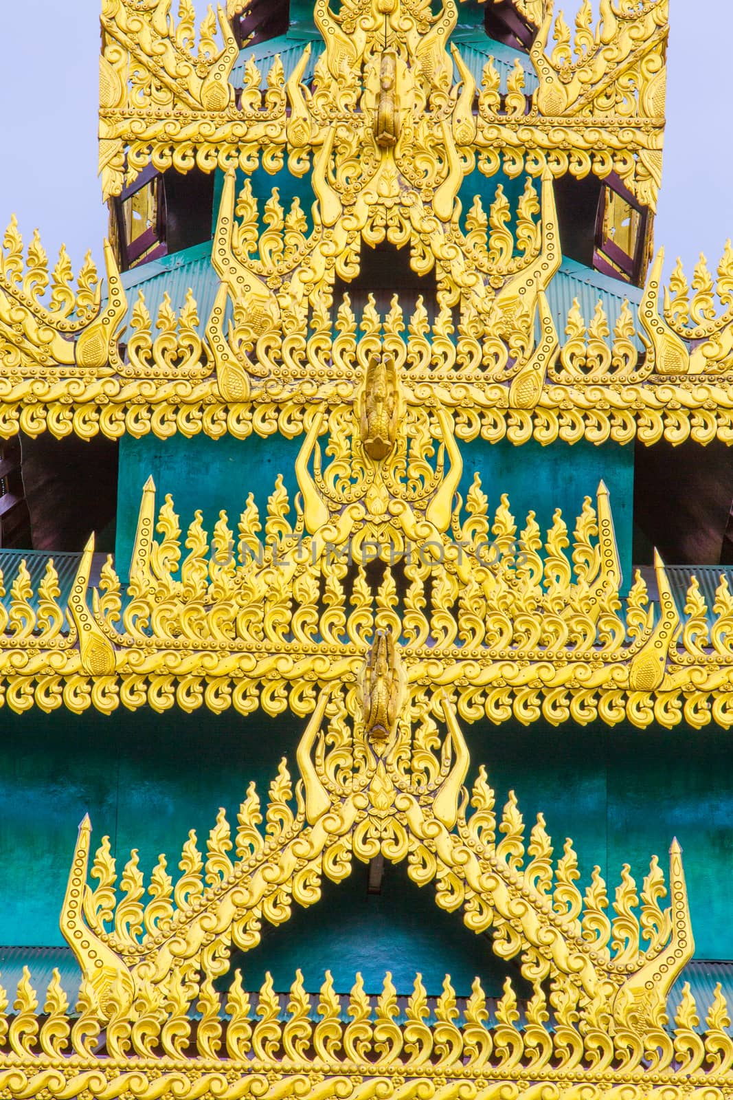 Burmese temple by tuchkay