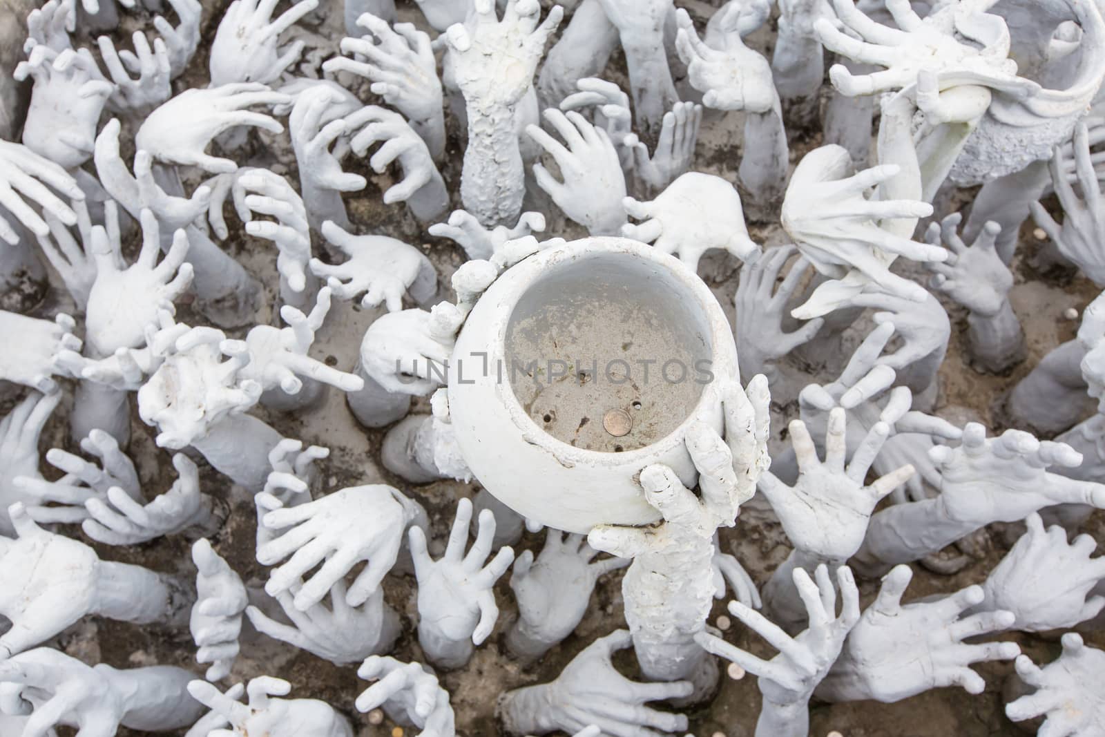 Wat Rong Khun by tuchkay