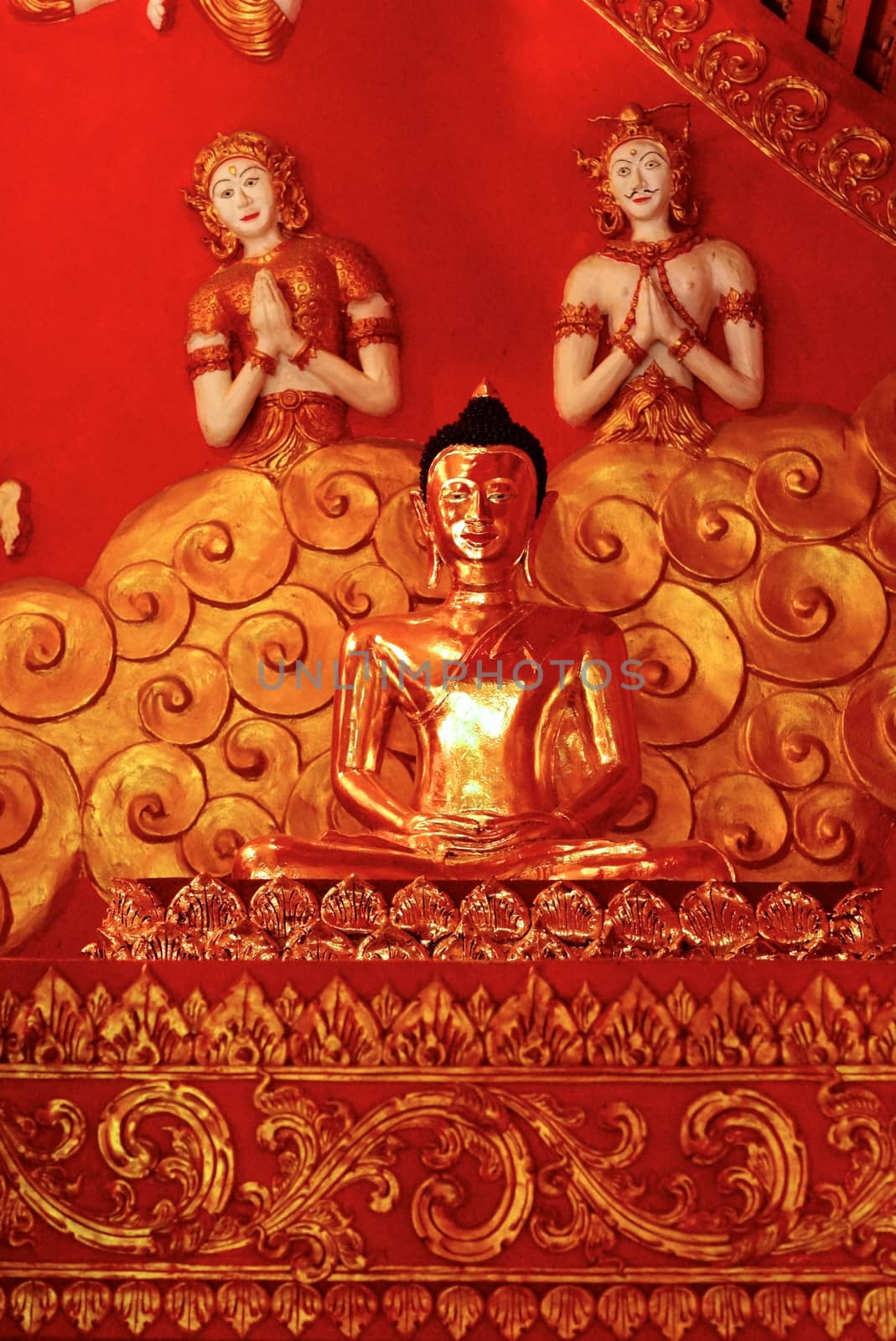 golden buddha by nattapatt