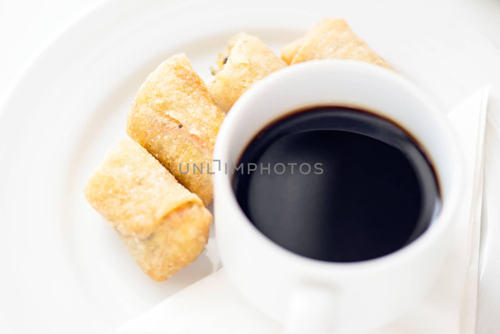 hot coffee and Thai Spring Roll (Por Pieer Tod)