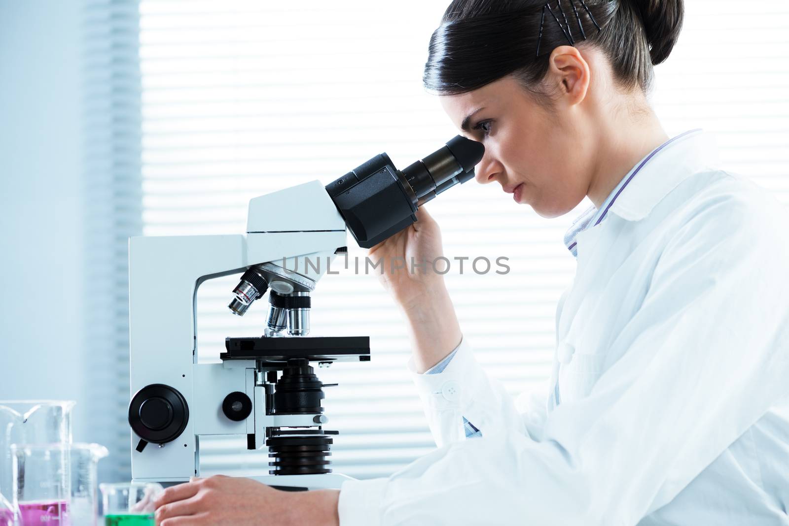 Microscopic analysis of samples by stokkete