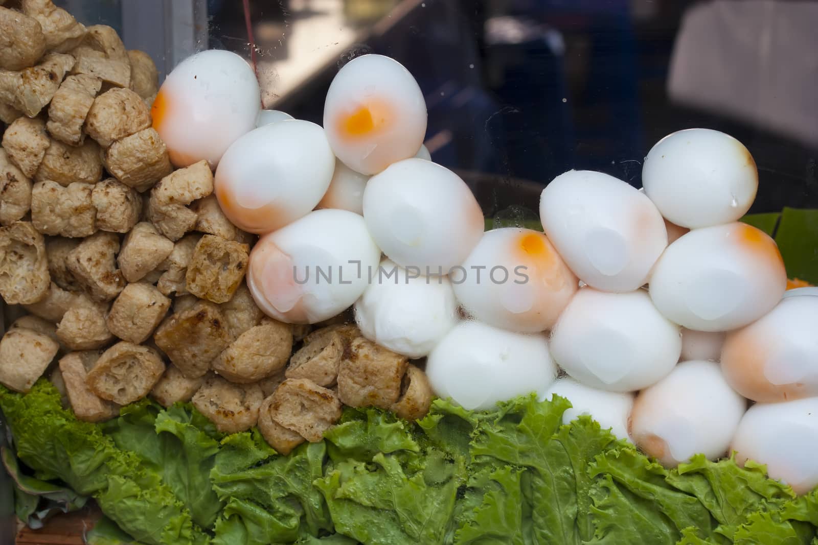 Boiled eggs with tofu