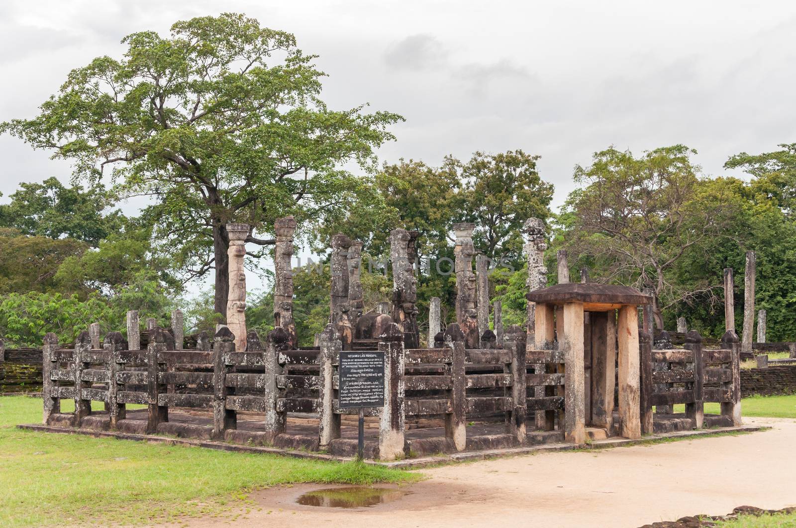 Ancient Buddhist temple in Pollonnaruwa, Sri Lanka by mkos83