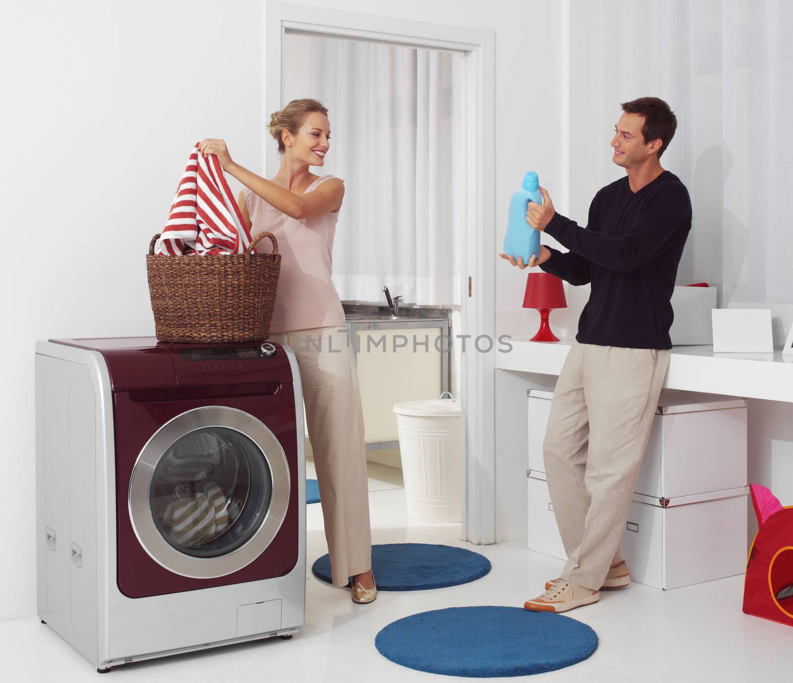 dooing  laundry with washing machine by toocan