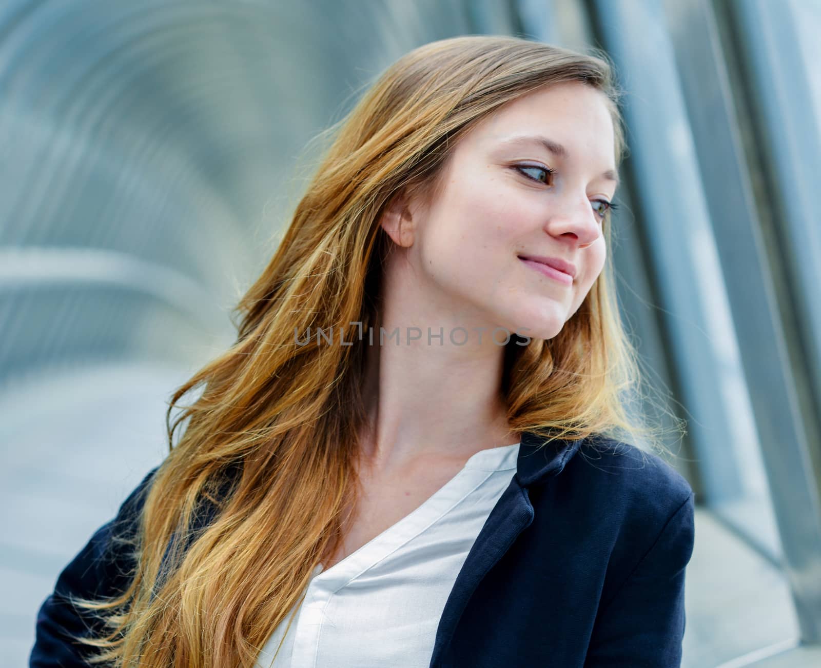 Outdoor portrait of a pretty dynamic junior executive