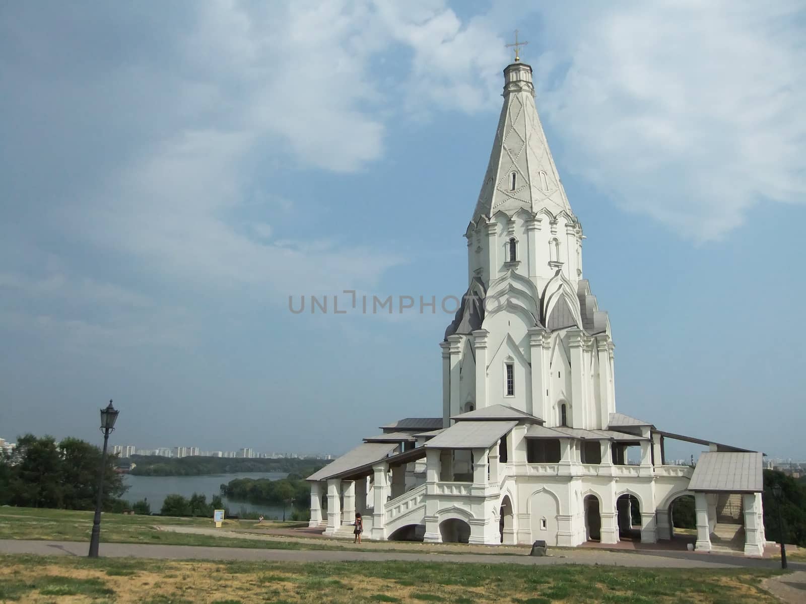 White church, Moscow, Russia by donya_nedomam