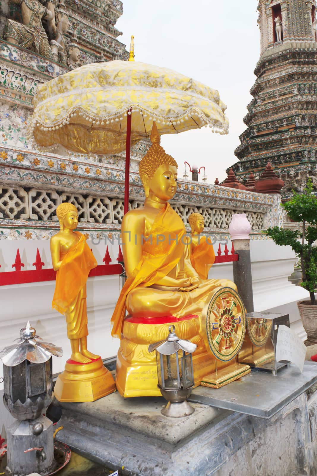 Buddha statue at Wat Arun Wararam in thailand.