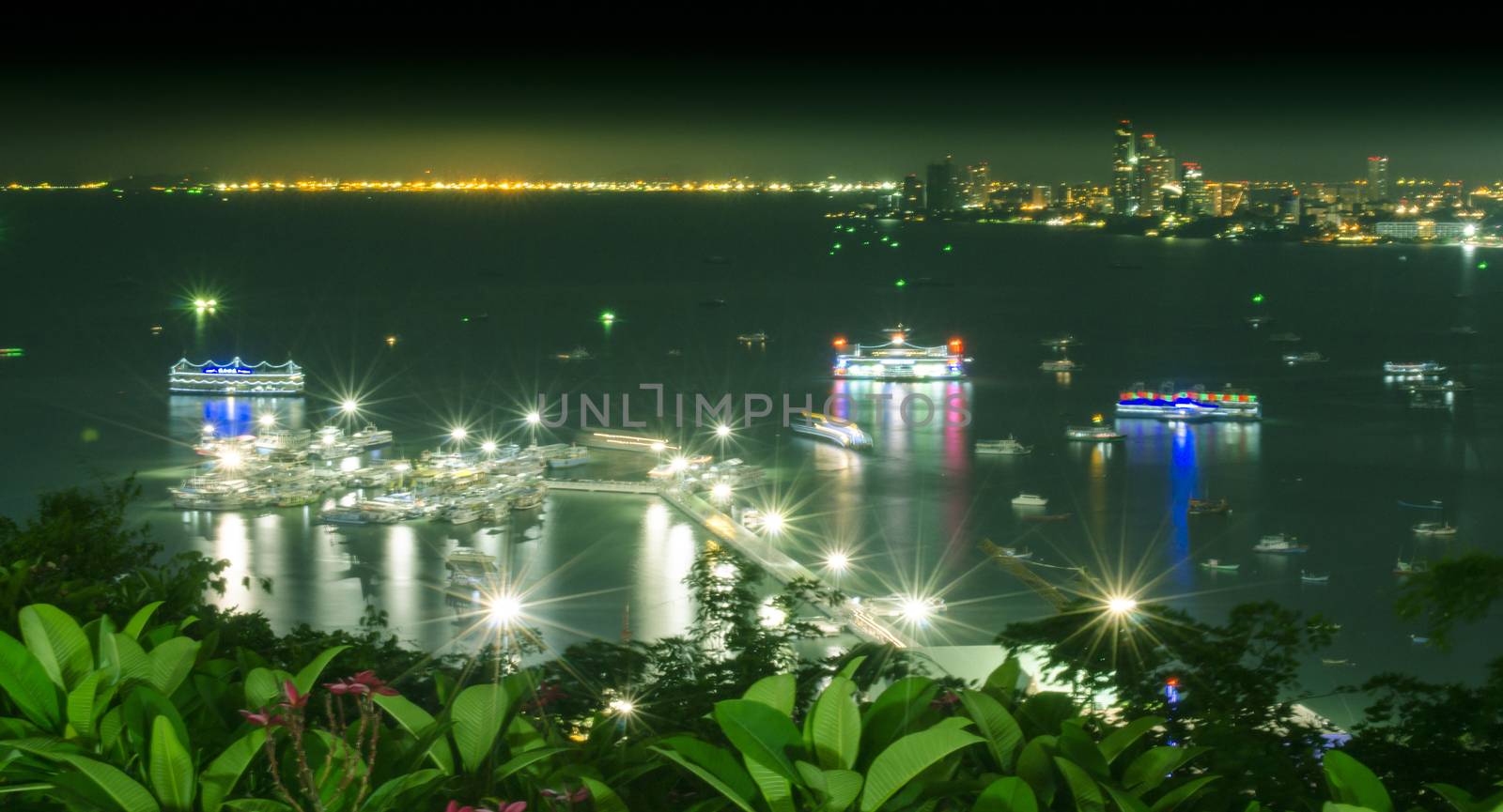 Pattaya Pier at Night by kobfujar
