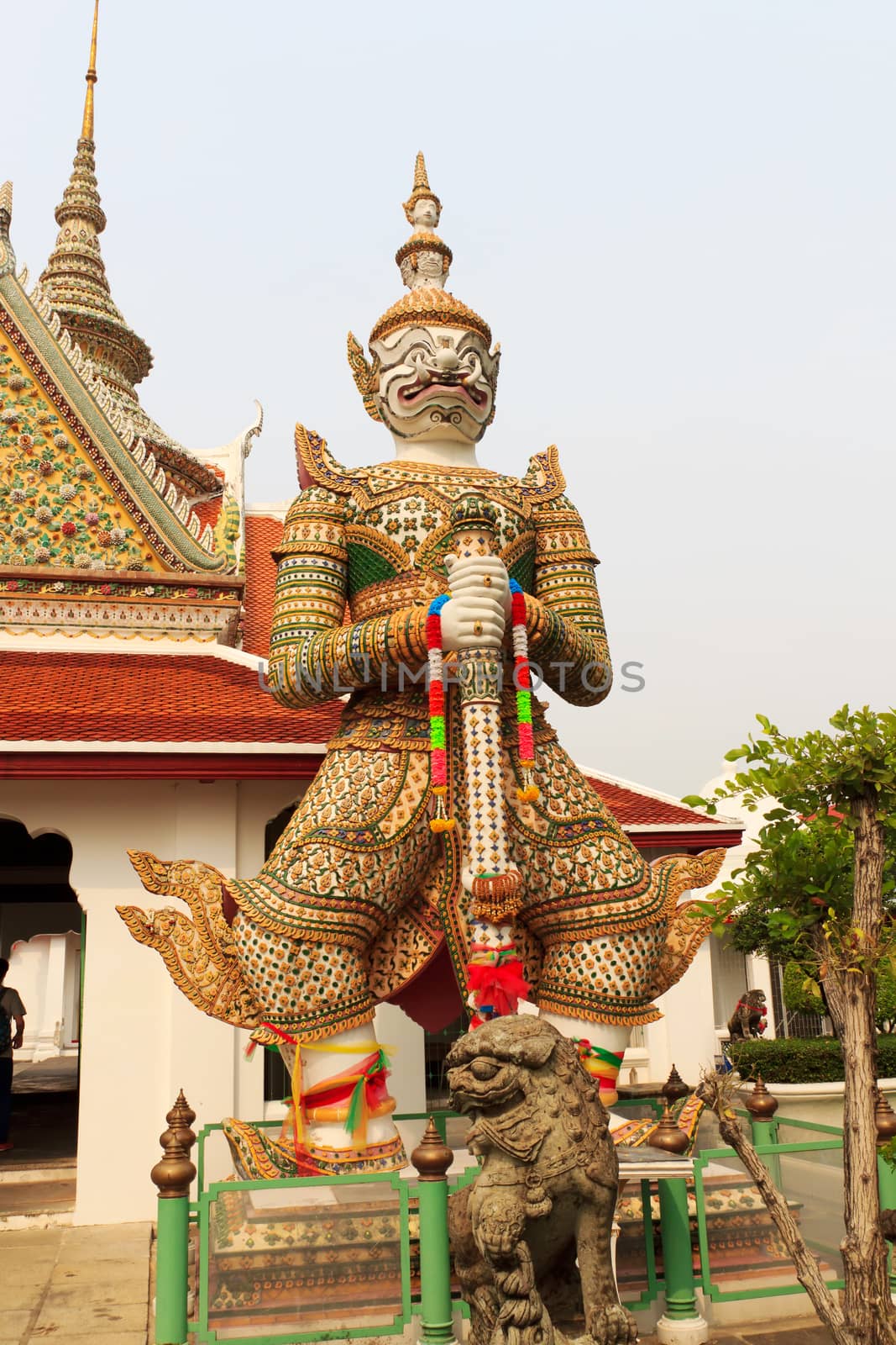 Giant sculpture in Wat Arun wararam, Thailand 