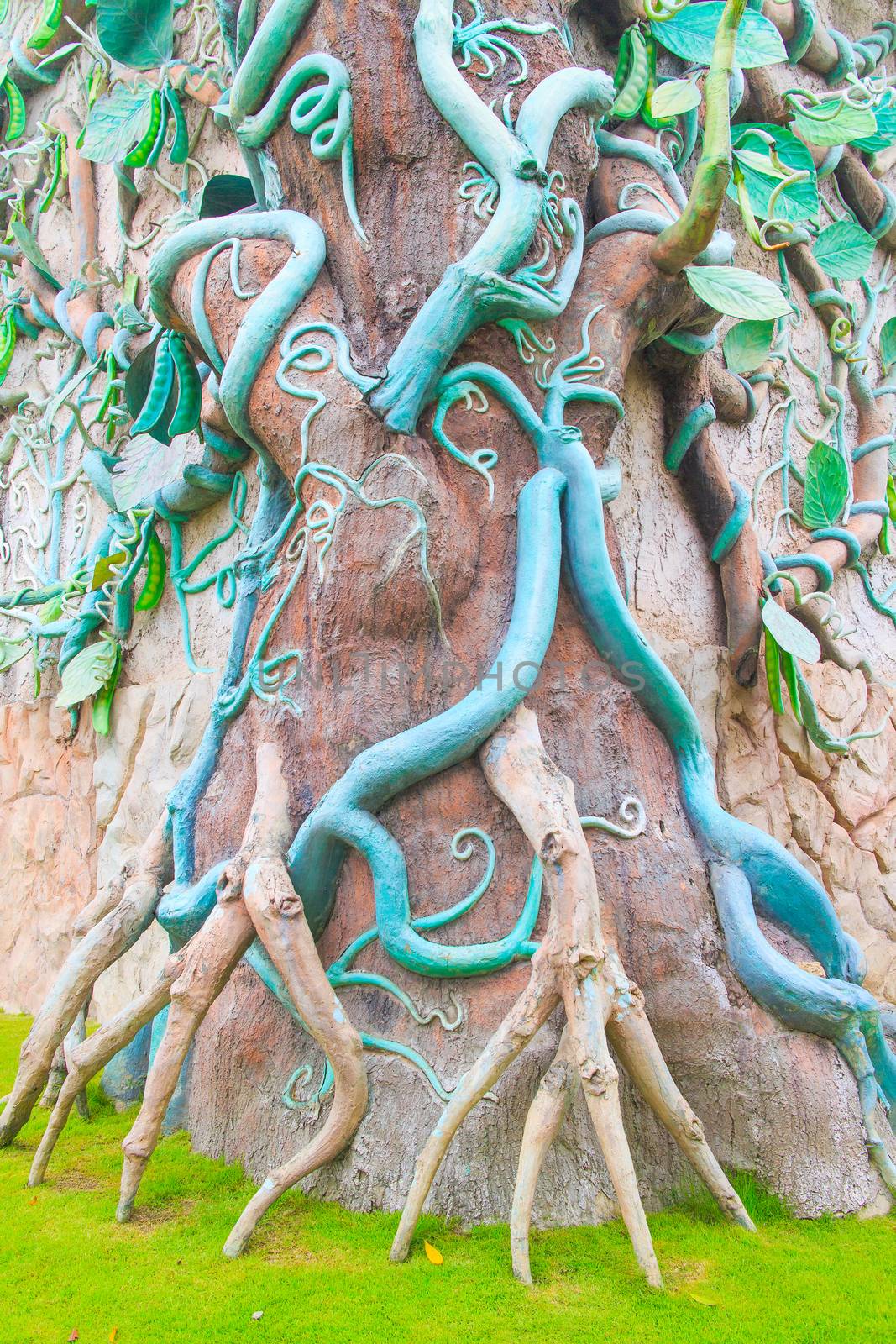Giant beanstalk ivy plants on the fake tree.