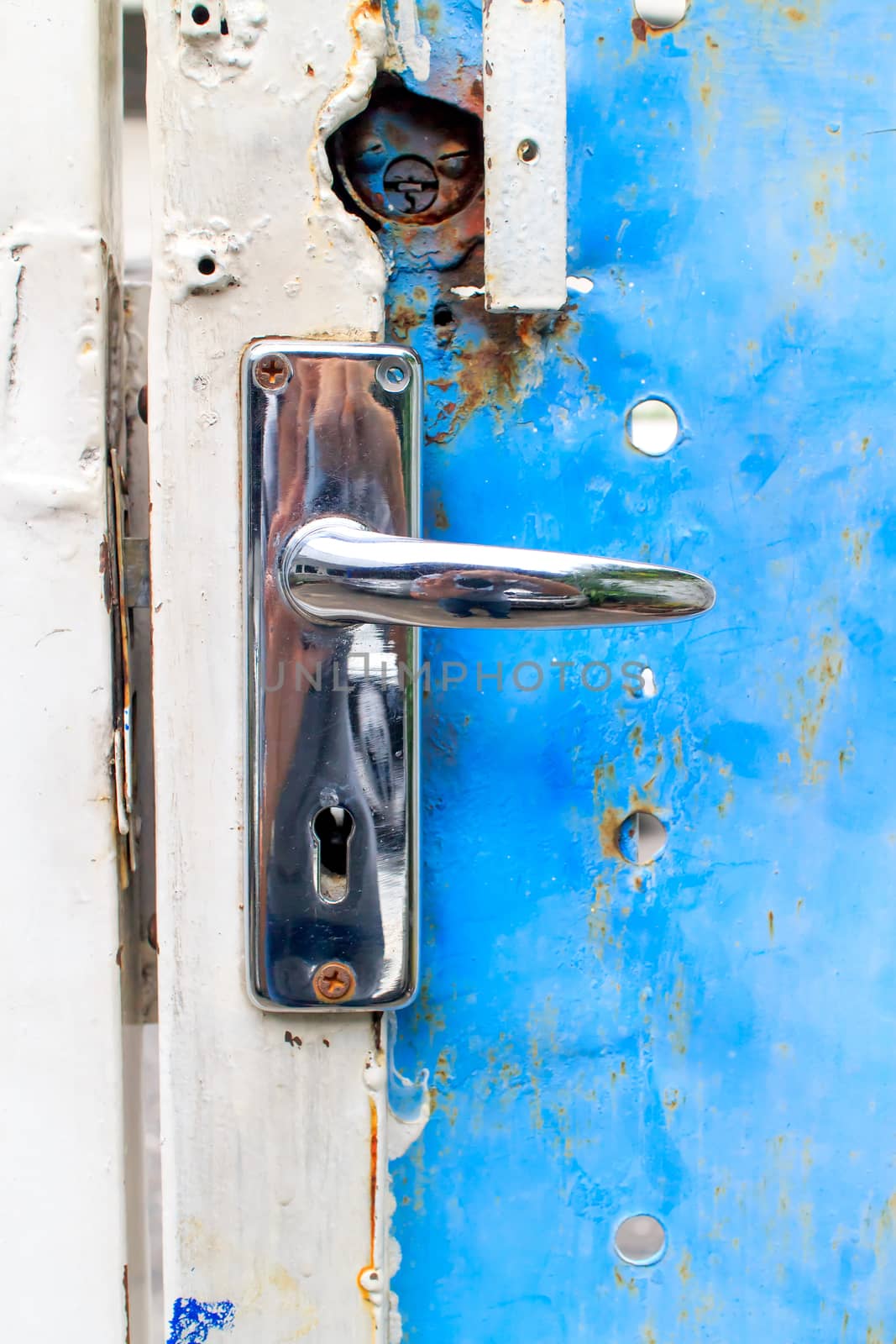 The old rusty latch of the home door.