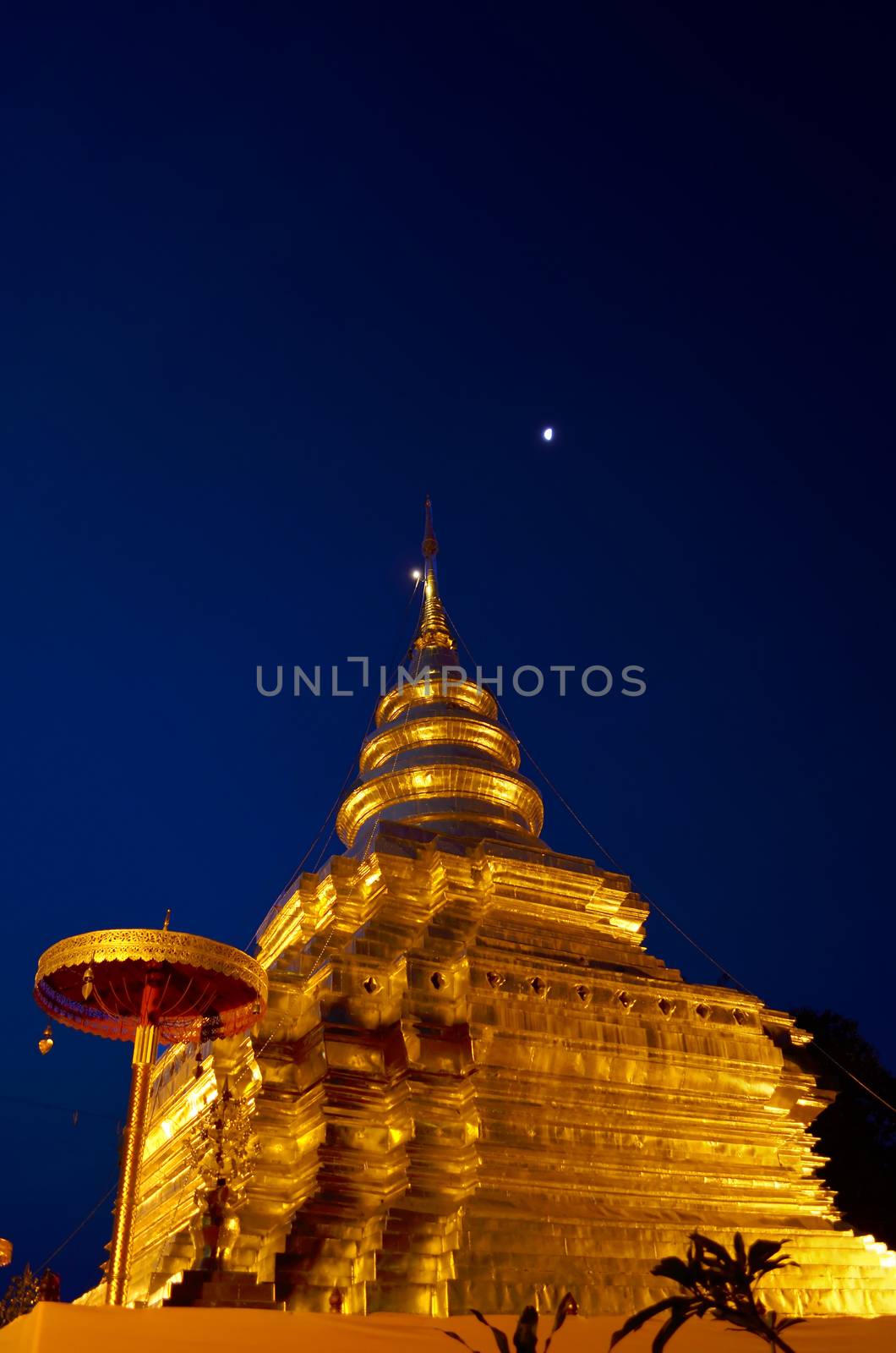 Phra That Sri Jom Thong  Before Sunrise, Series 1_10, Golden Pagoda on Spot Light under Moon, Chiang Mai province, Thailand