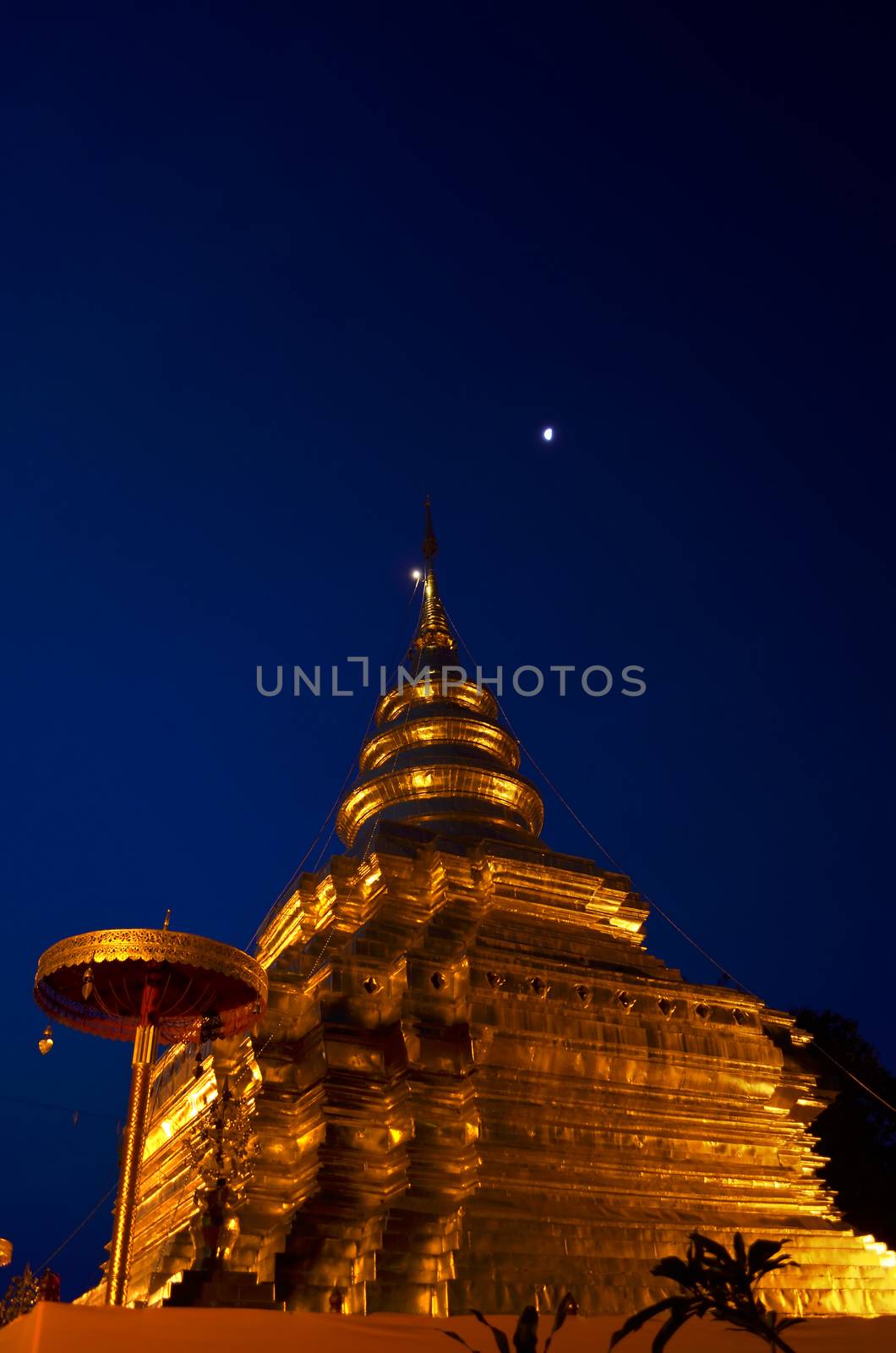 Phra That Sri Jom Thong  Before Sunrise, Series 1_11, Golden Pagoda on Spot Light under Moon, Chiang Mai province, Thailand