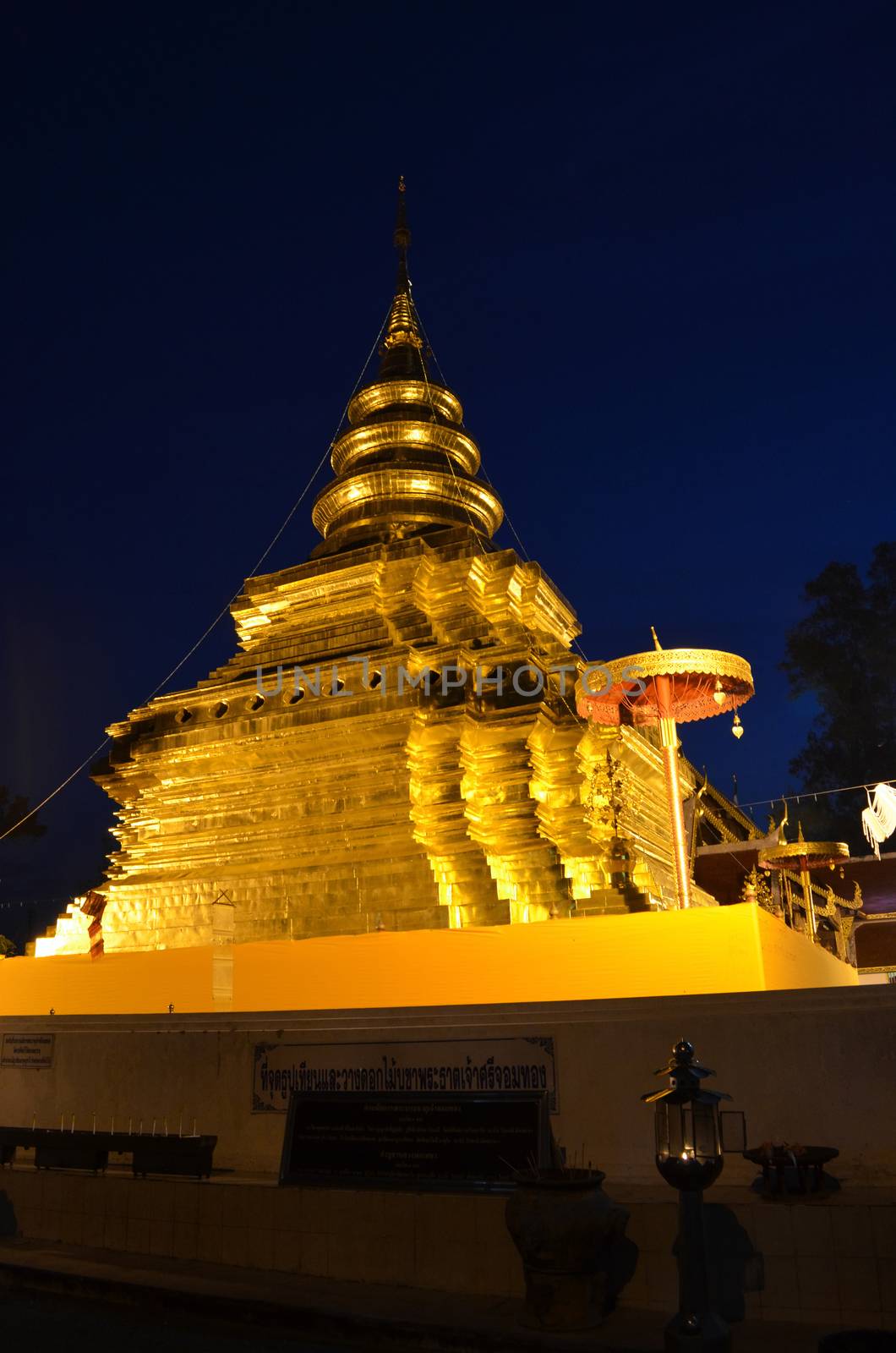 Phra That Sri Jom Thong  Before Sunrise, Series 1_13, Golden Pagoda on Spot Light under Moon, Chiang Mai province, Thailand