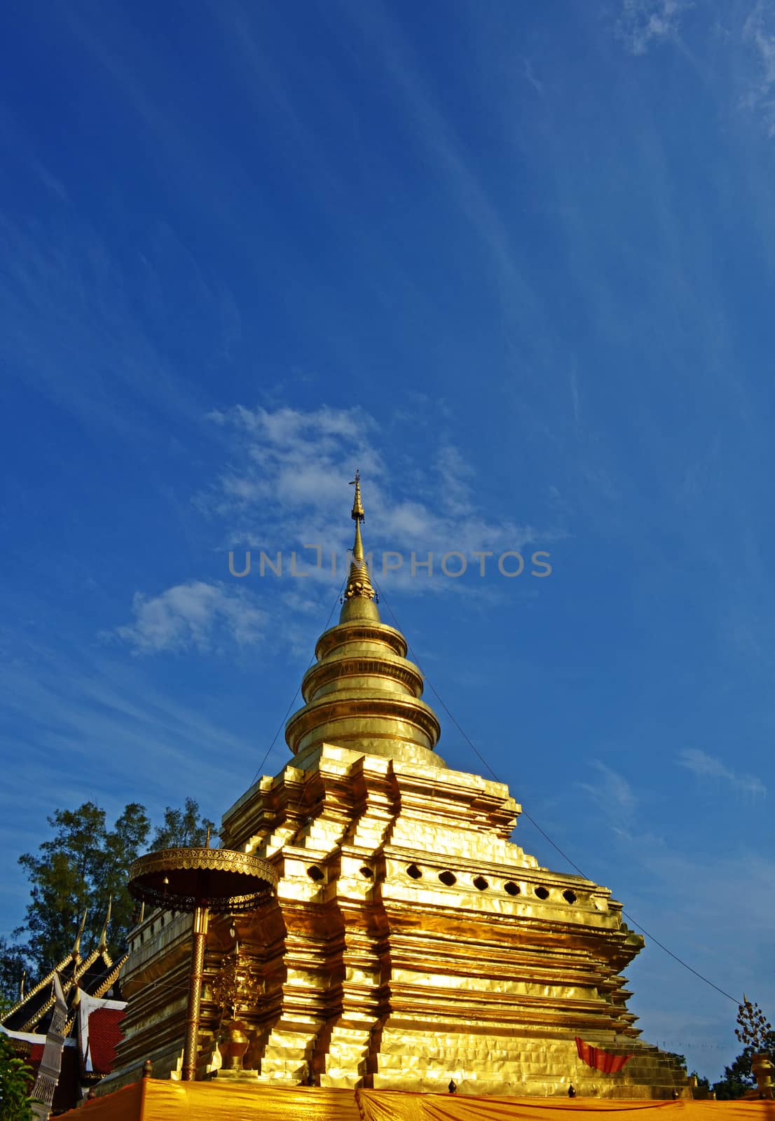 Phra That Sri Jom Thong, Series 1_2, Golden Pagoda with Cloud and Blue Sky.Chiang Mai province,Thailand.