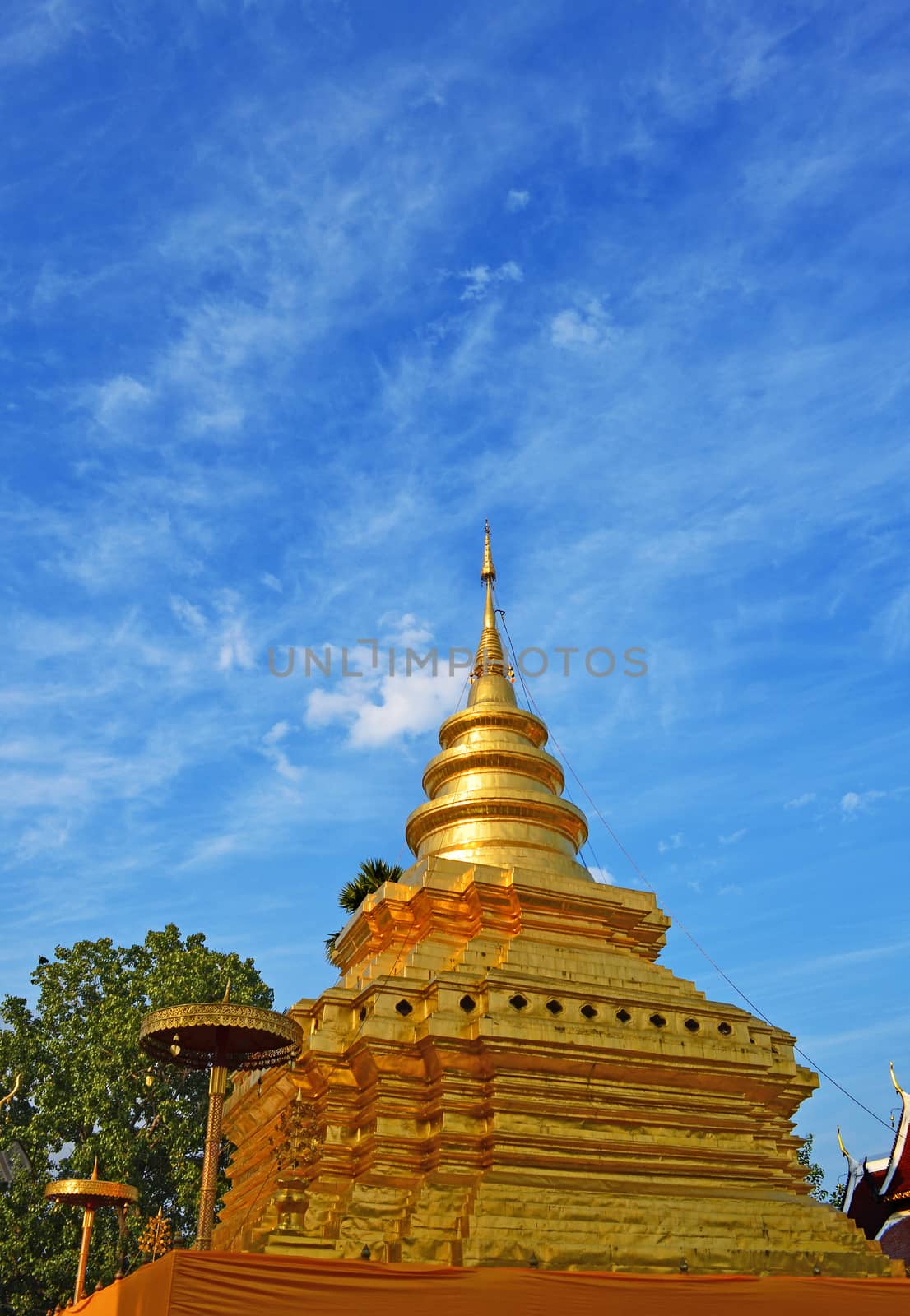 Phra That Sri Jom Thong , Series 1_7, Golden Pagoda with Cloud a by kobfujar