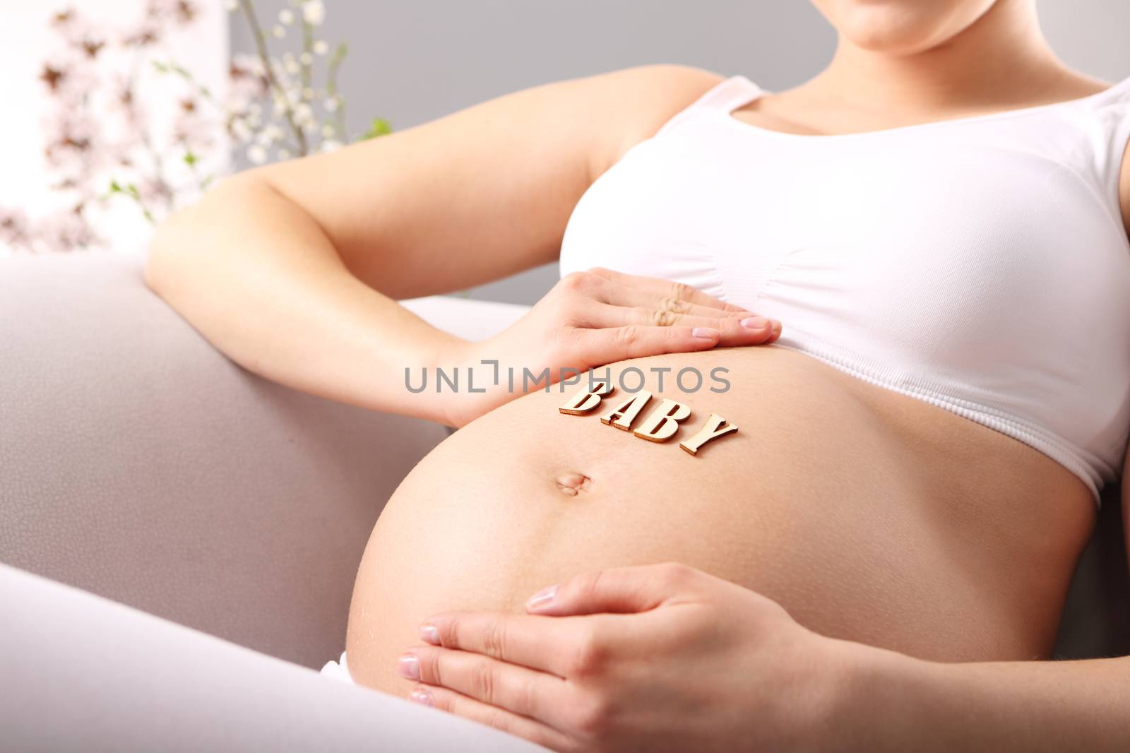 Advanced pregnancy by robert_przybysz