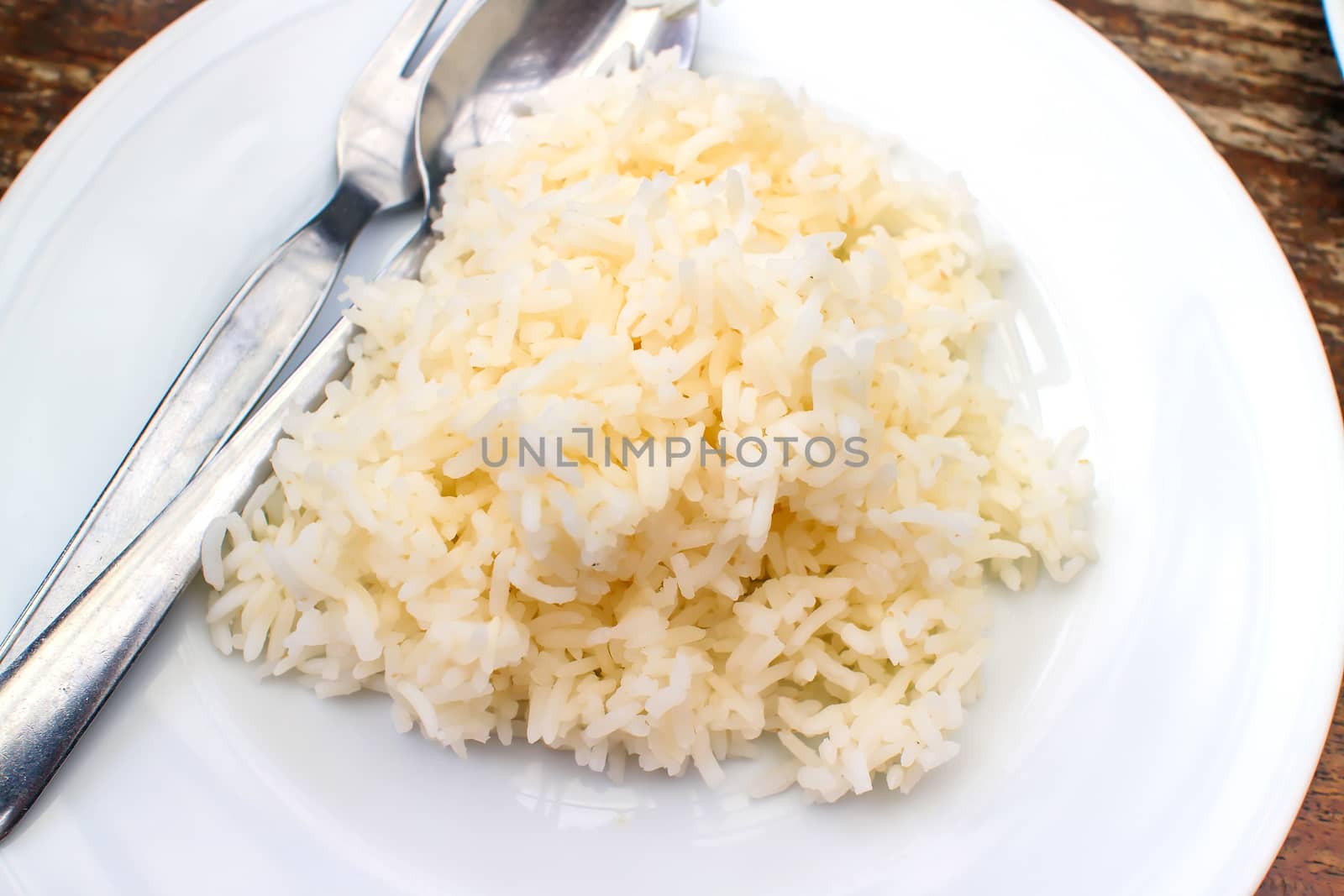 Steamed rice in a white dish ready to eat.