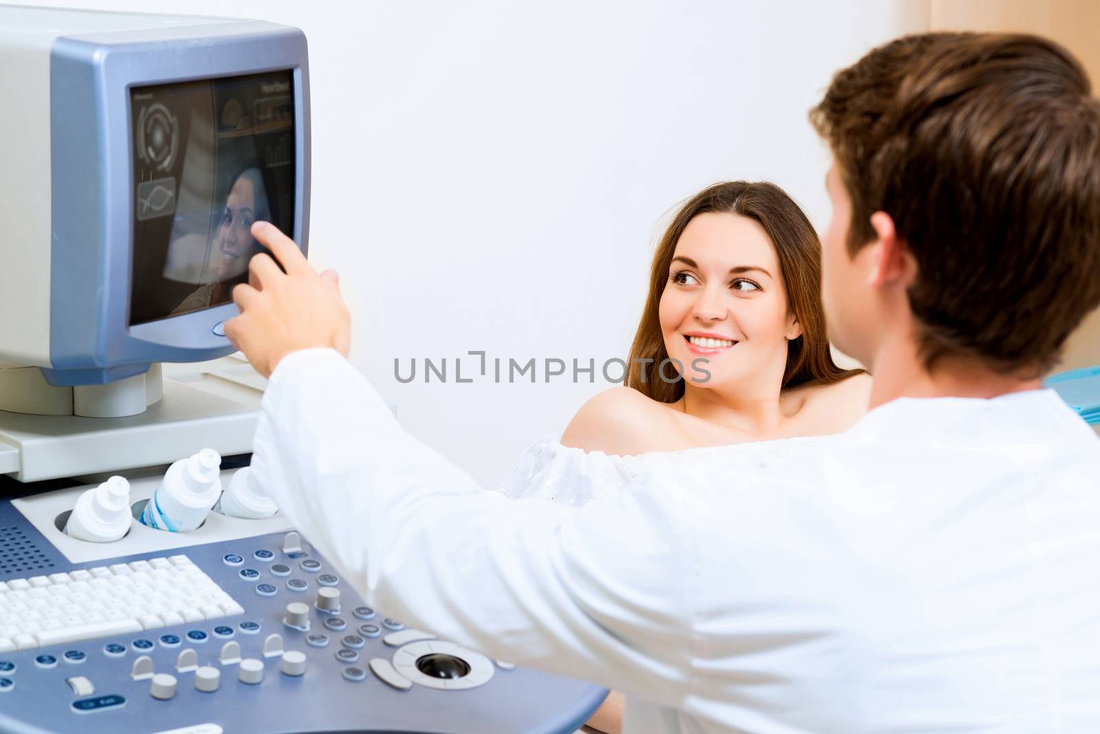 young pregnant woman on the ultrasound, health check