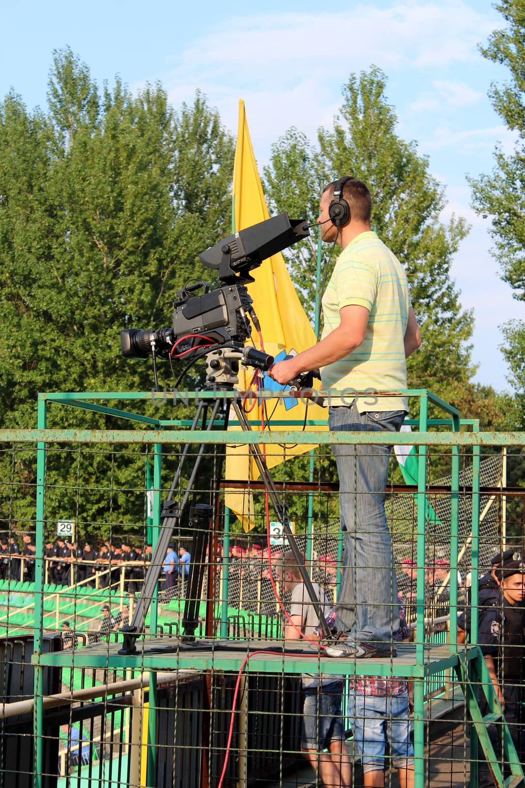 man teleoperator shooting in the football game