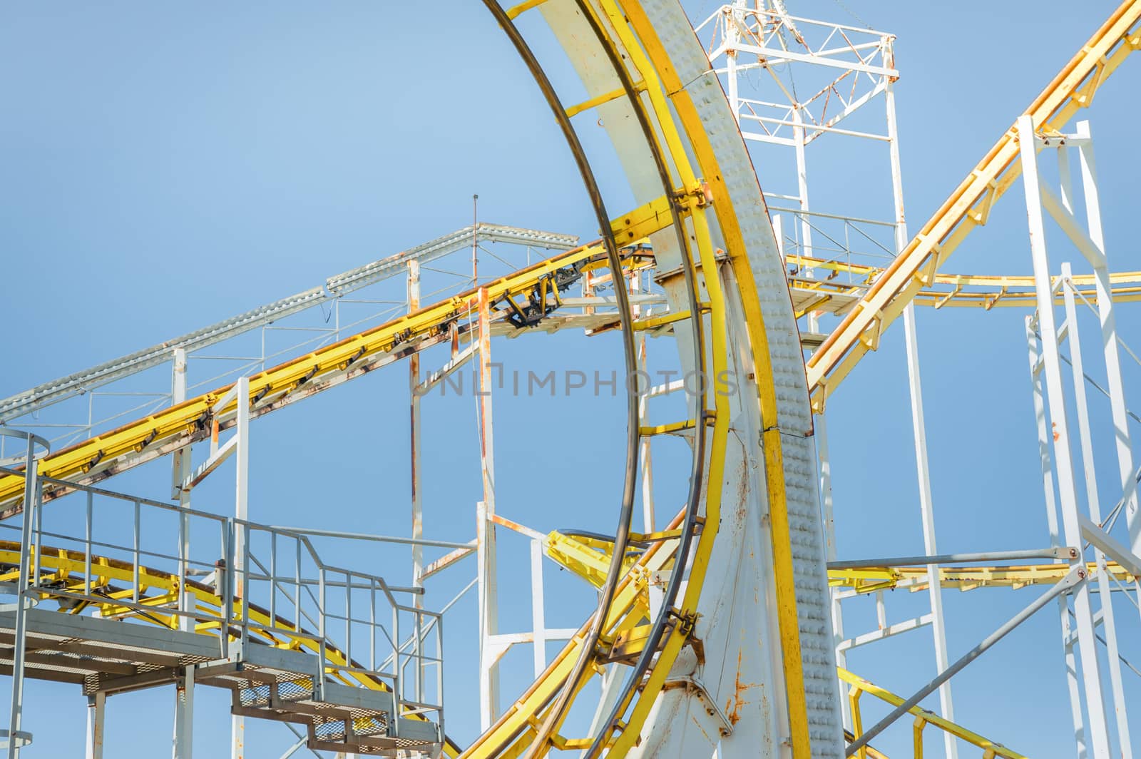 elements of a steel framed theme park ride