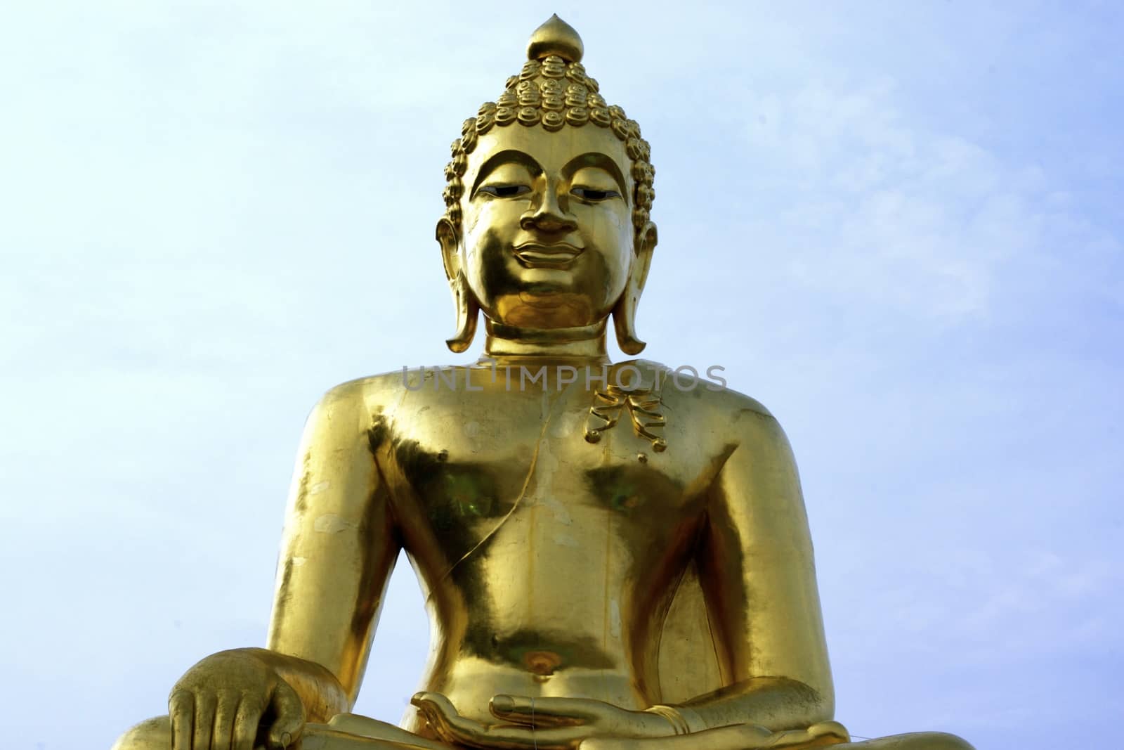 golden buddha by nattapatt