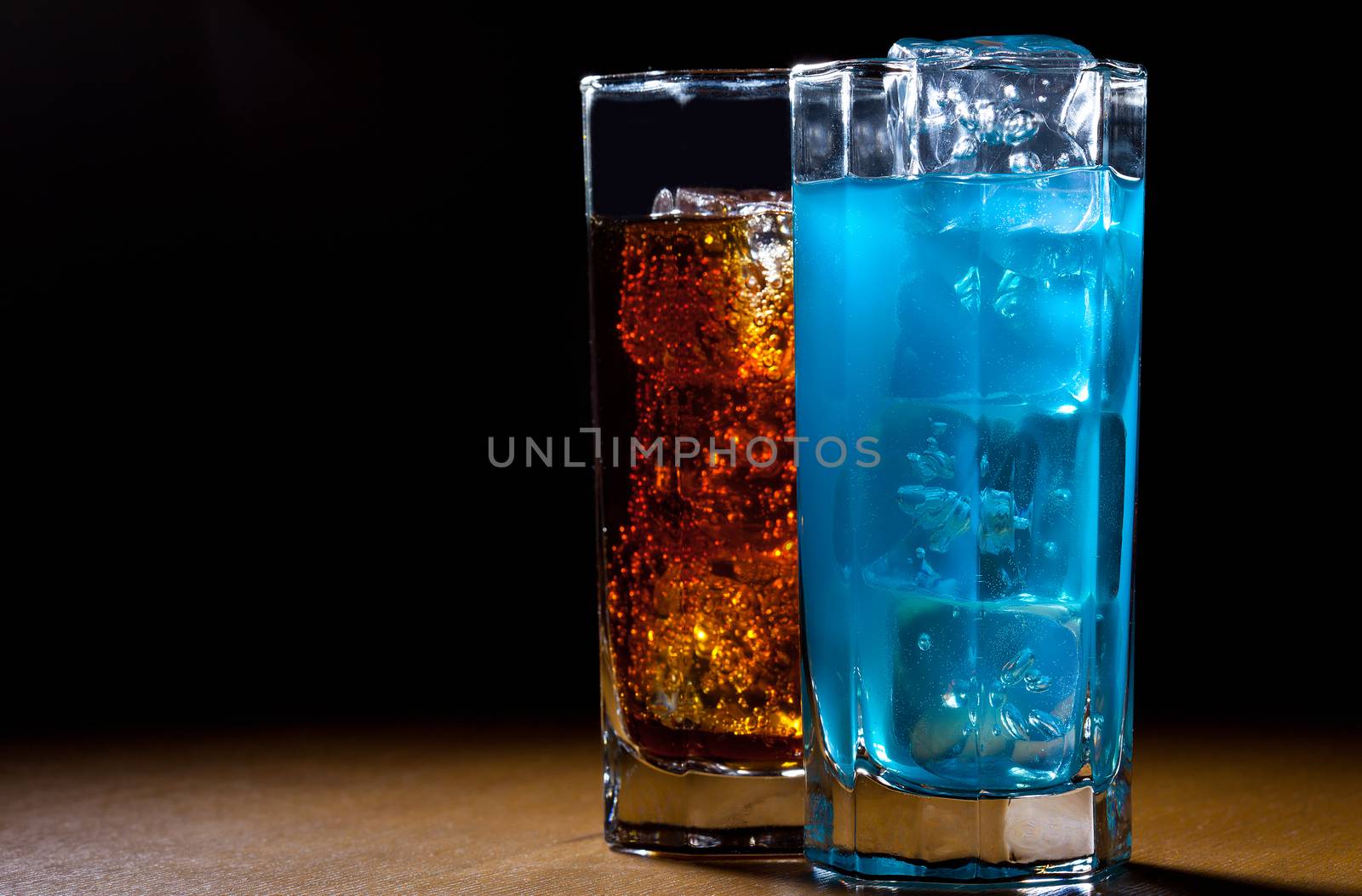 two drinks with ice