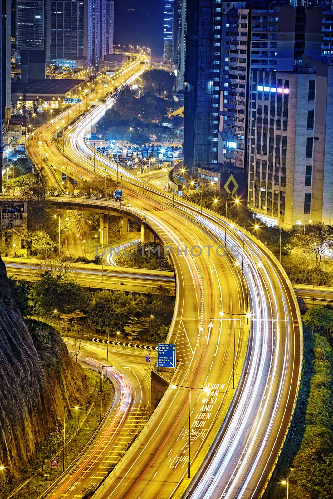 traffic in Hong Kong at night by cozyta