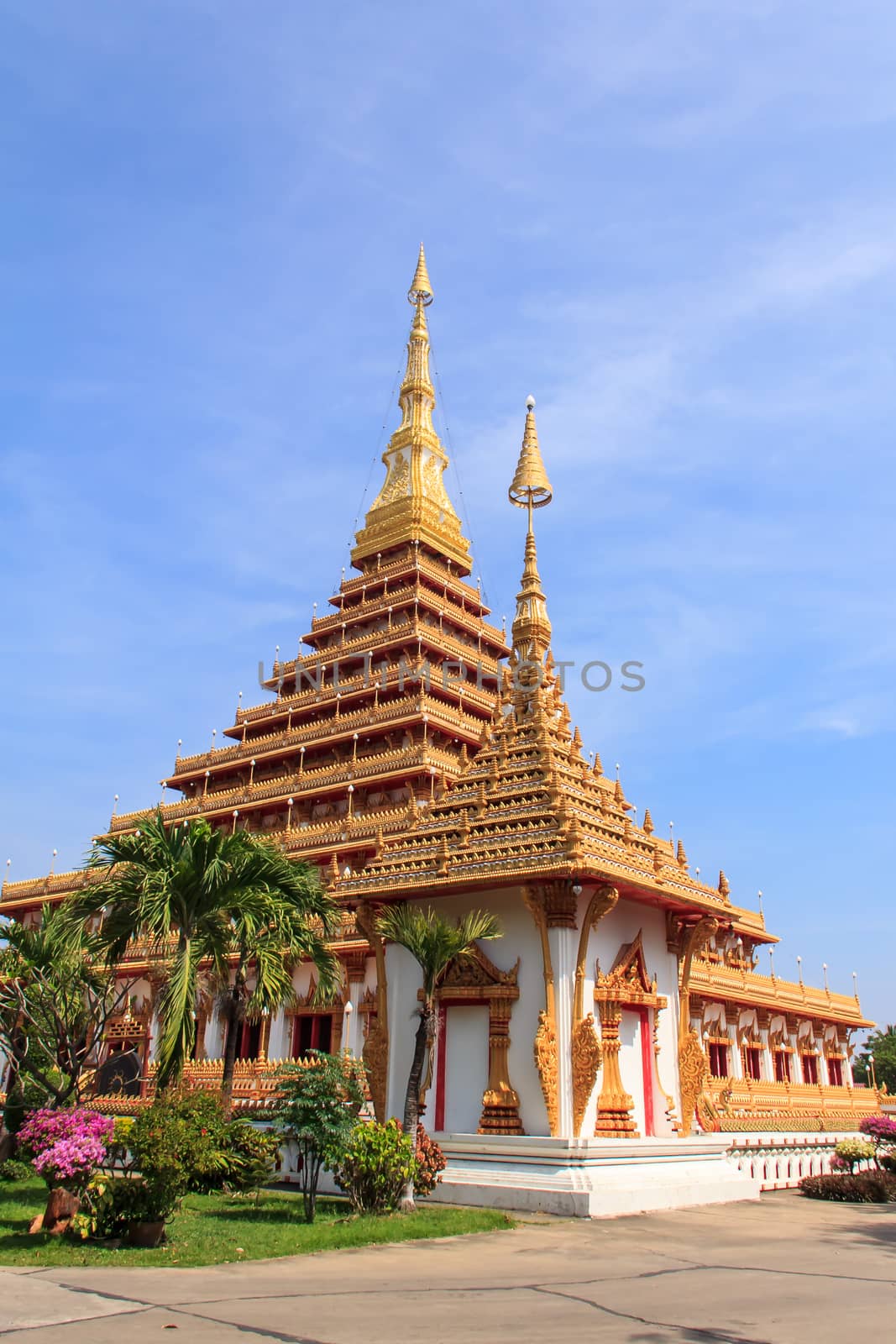 Phra Mahathat Kaen Nakhon by edlits