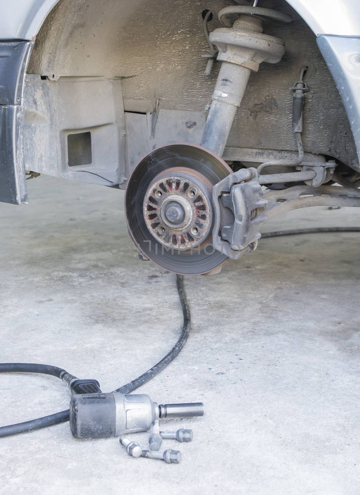 Car disc brakes pneumatic wrench tool by Sorapop