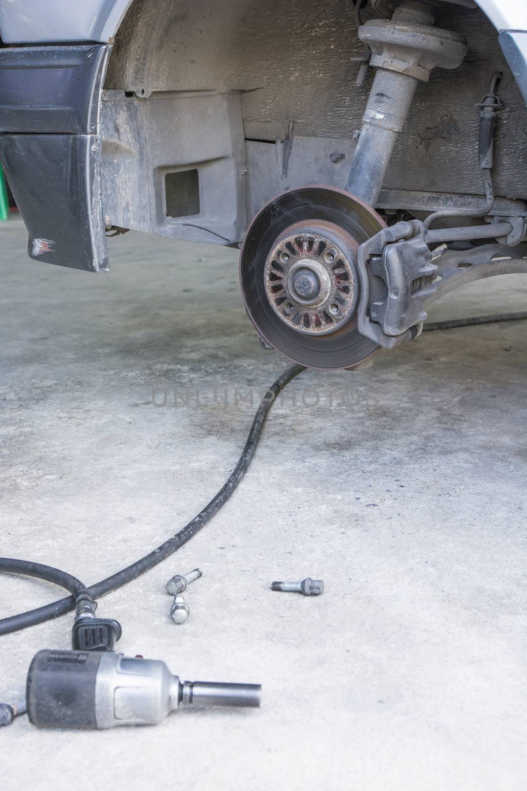 Car disc brakes pneumatic wrench tool by Sorapop