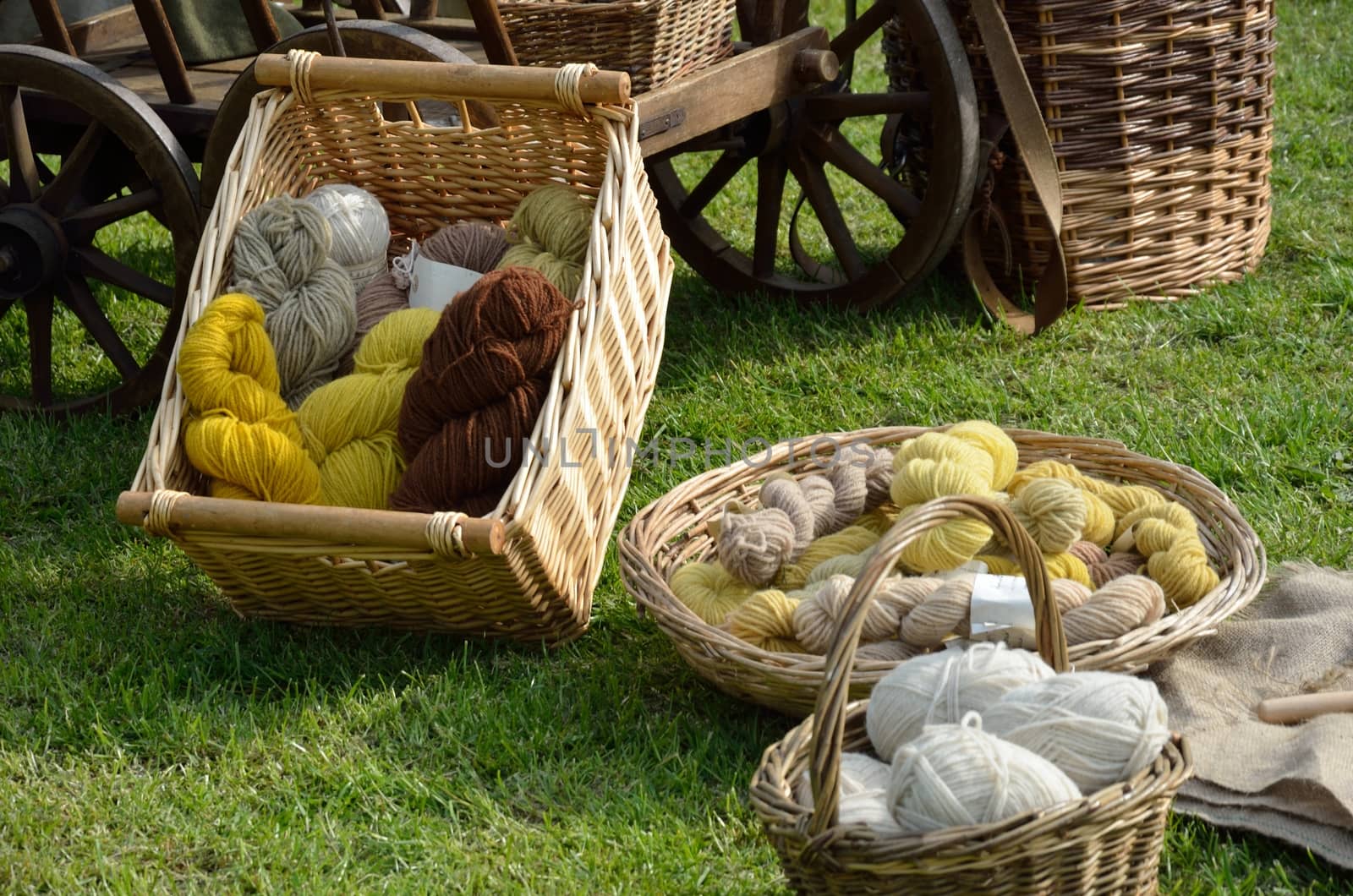 Natural wool  in wicker basket by pauws99