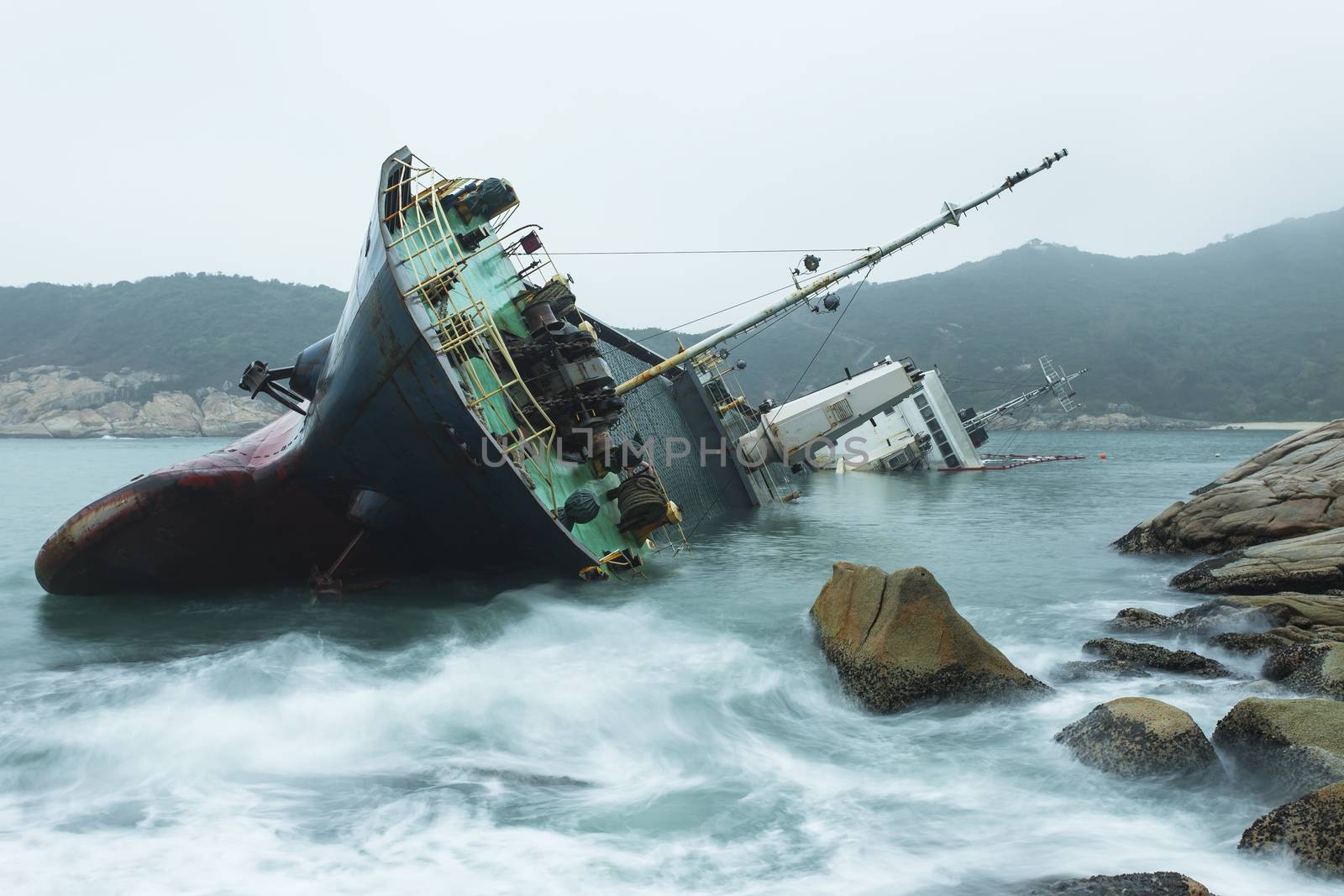 Wreck on the coast  by kawing921