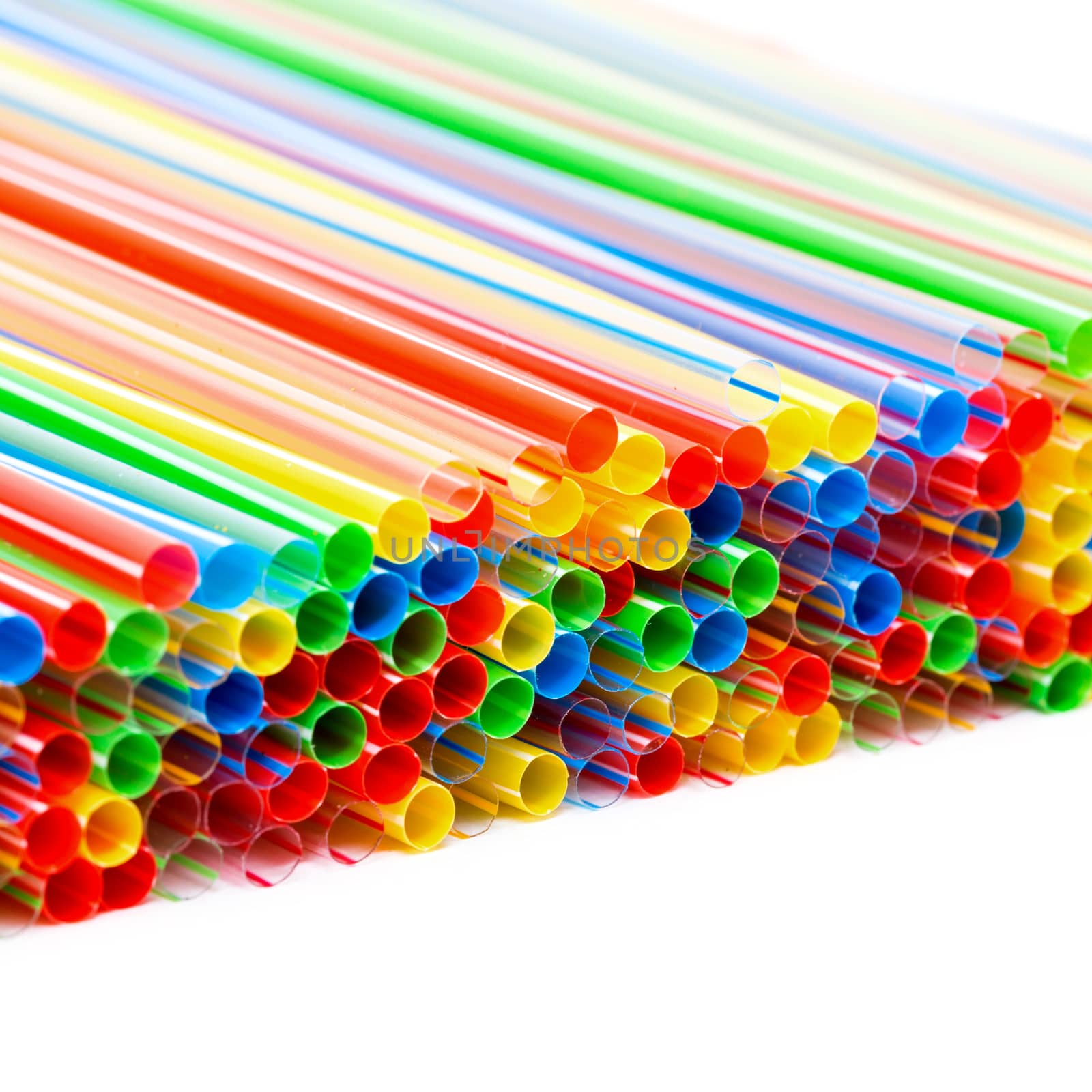 Colored Plastic Drinking Straws by Discovod