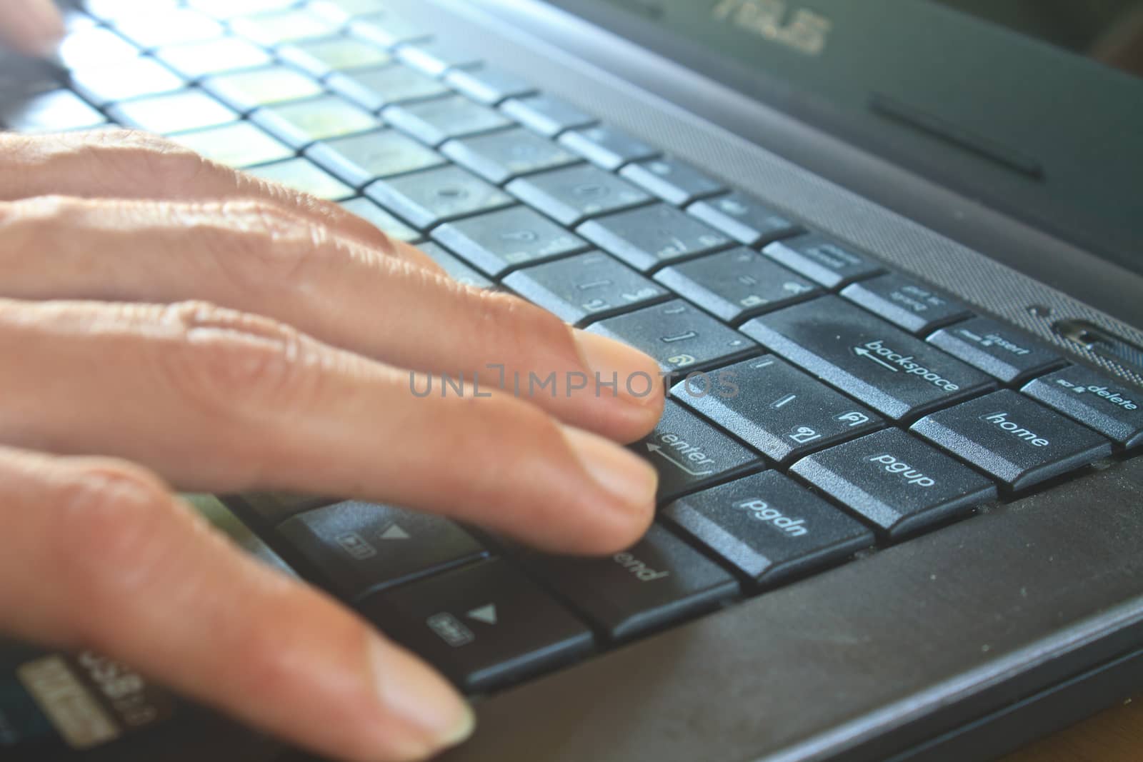 close up finger pushing the button of keyboard
