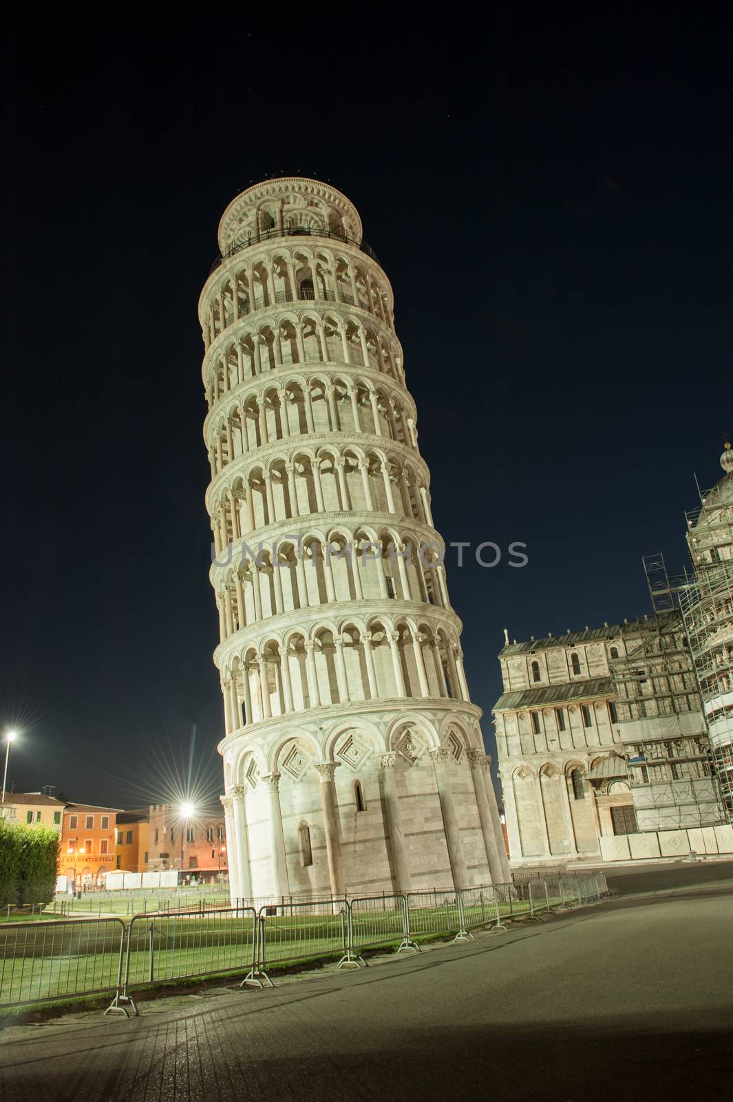 Pisa Leaning Tower  by fyletto