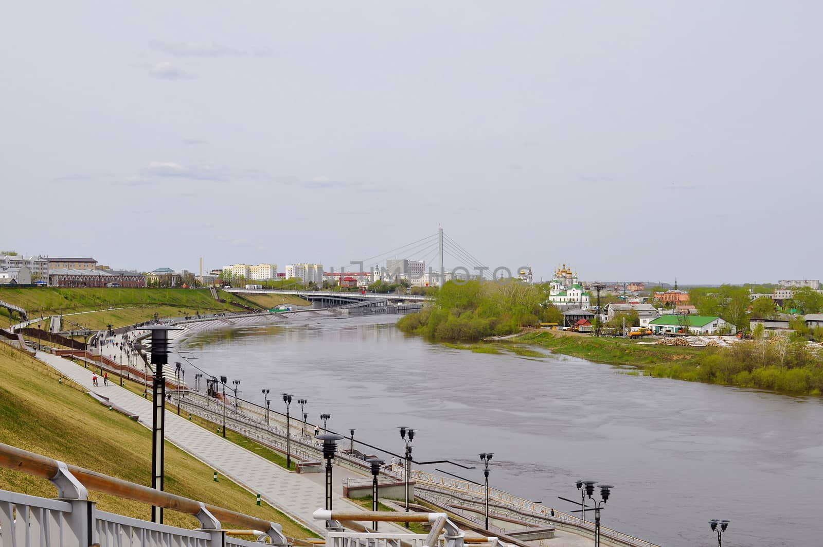 The embankment in Tyumen. Spring flood of the Tura River.