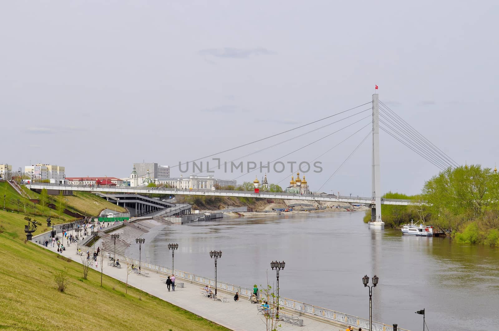 The embankment in Tyumen. Spring flood of the Tura River. by veronka72