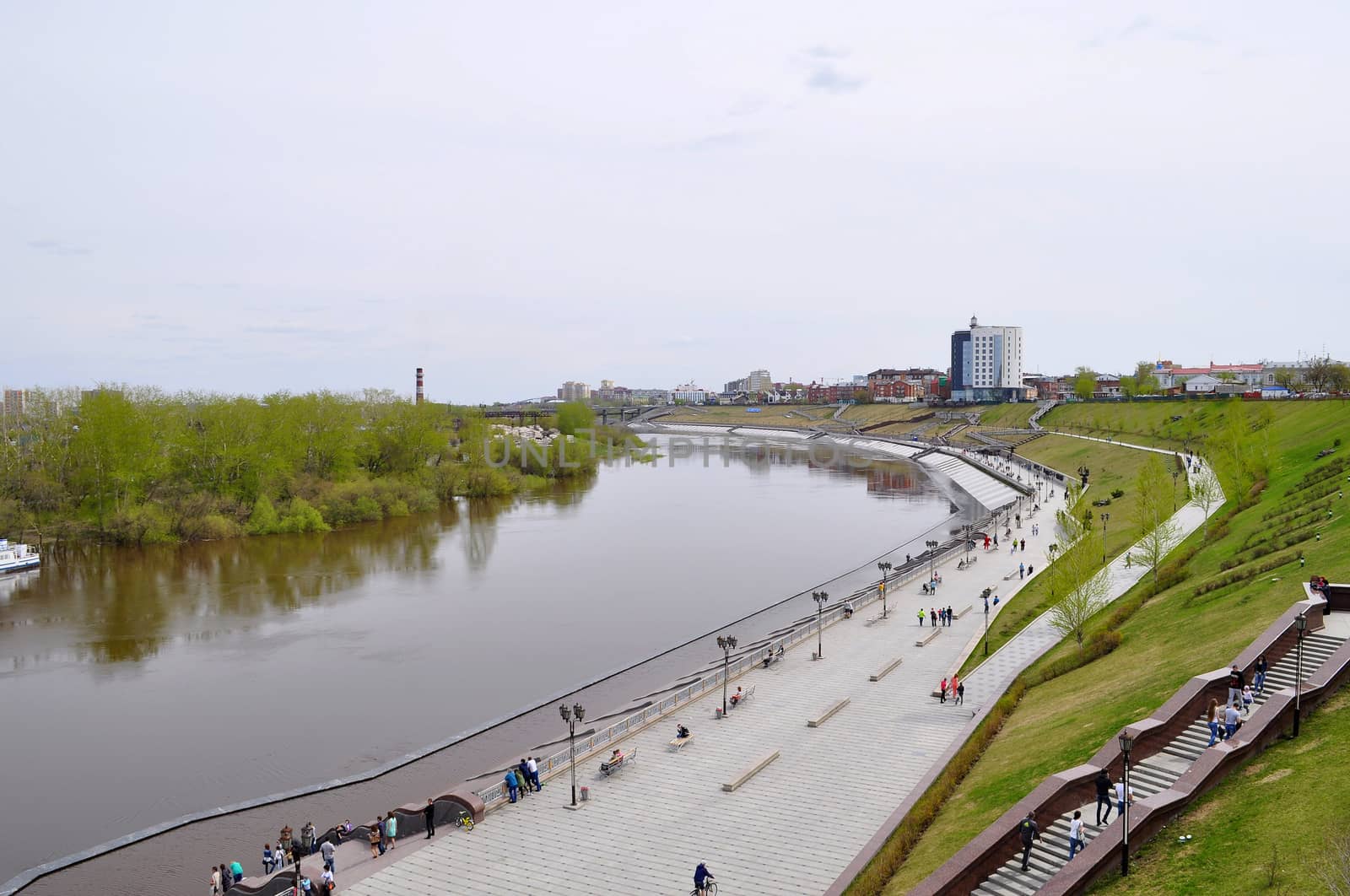 The embankment in Tyumen. Spring flood of the Tura River. by veronka72