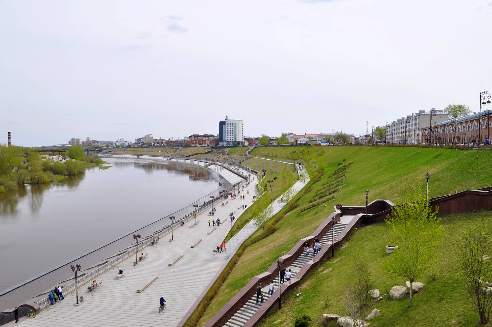 The embankment in Tyumen. Spring flood of the Tura River. by veronka72