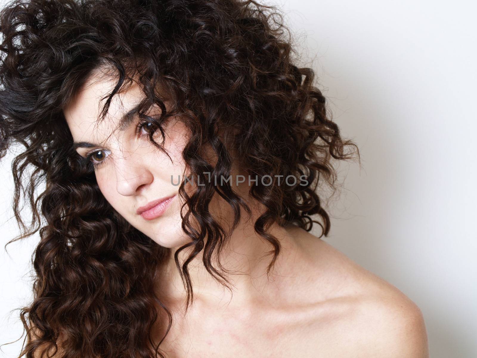 Young woman posing by anderm