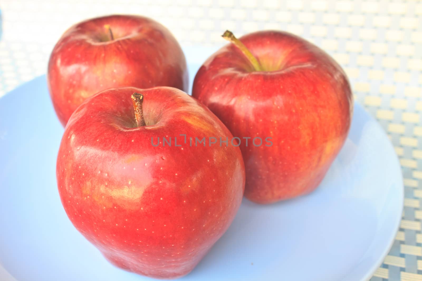 red apple isolated on background