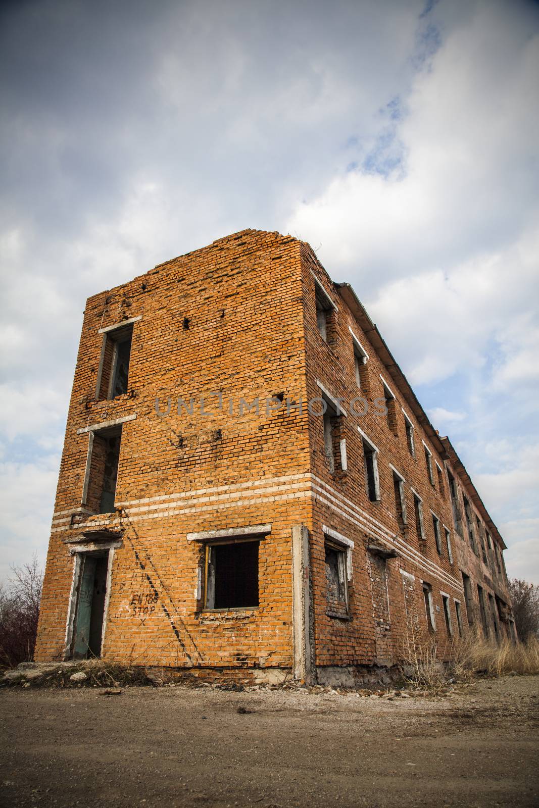 Photo wreck old house against the sky