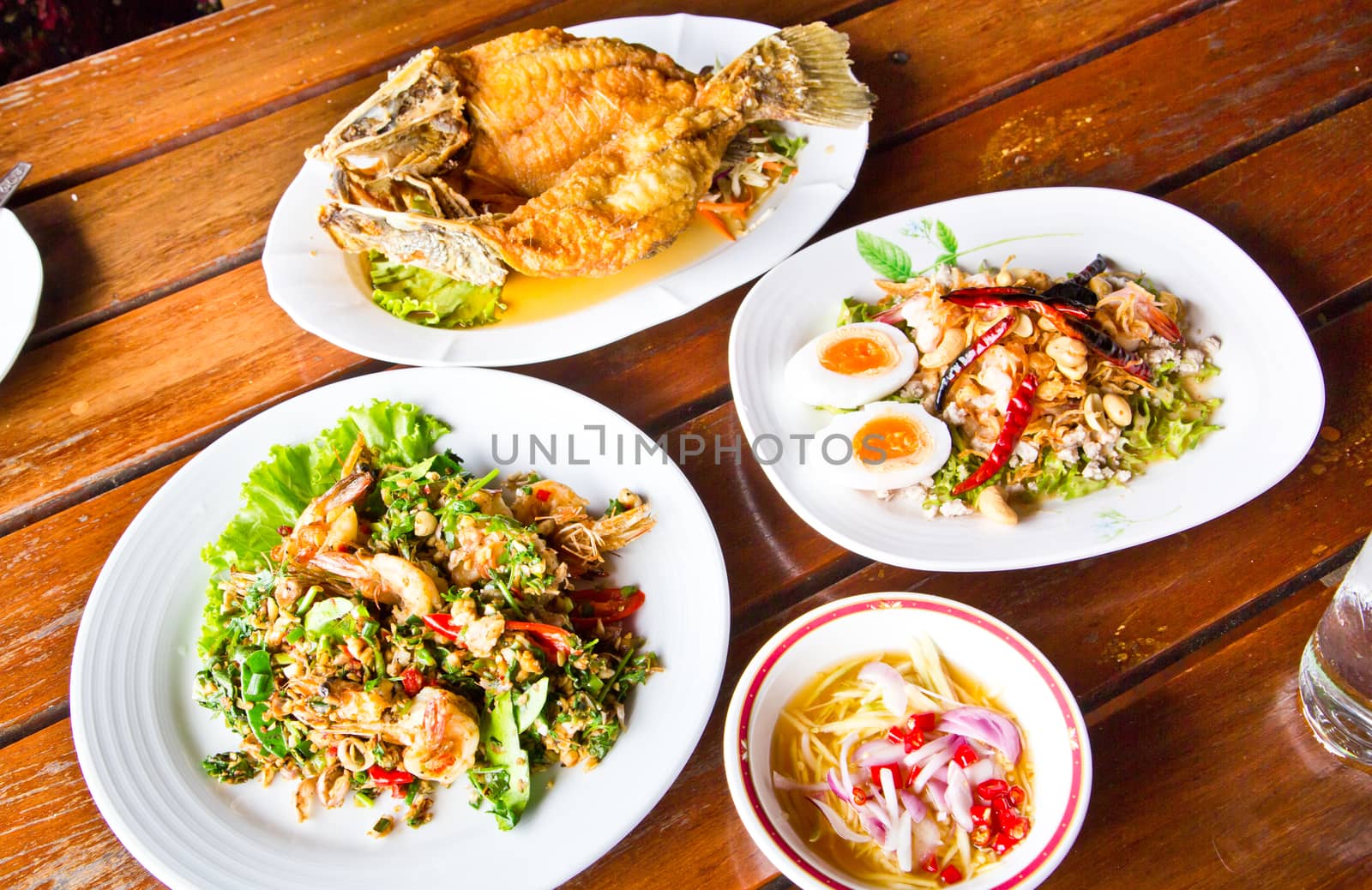 Traditional Thai food by tisskananat